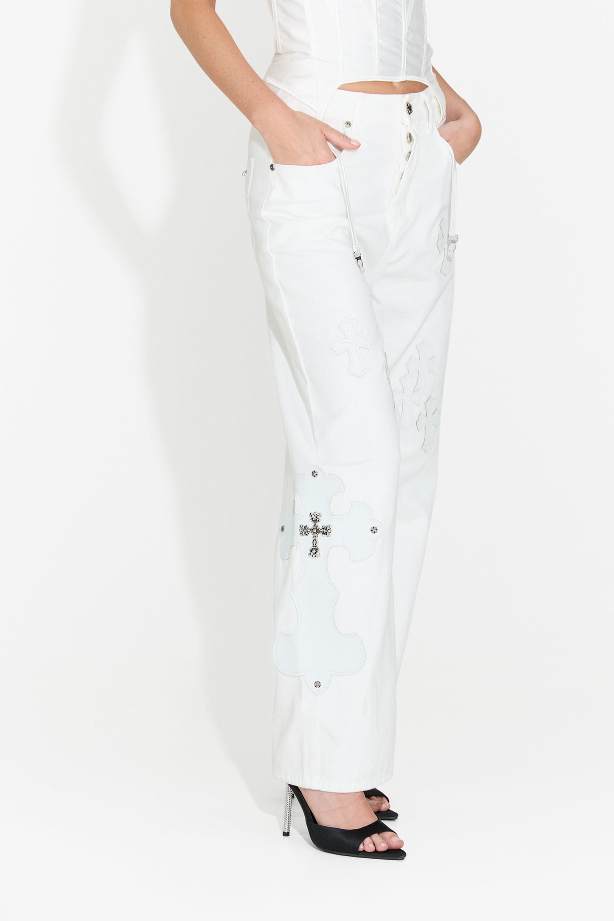 Casual white women’s jeans by Jeany Bogas