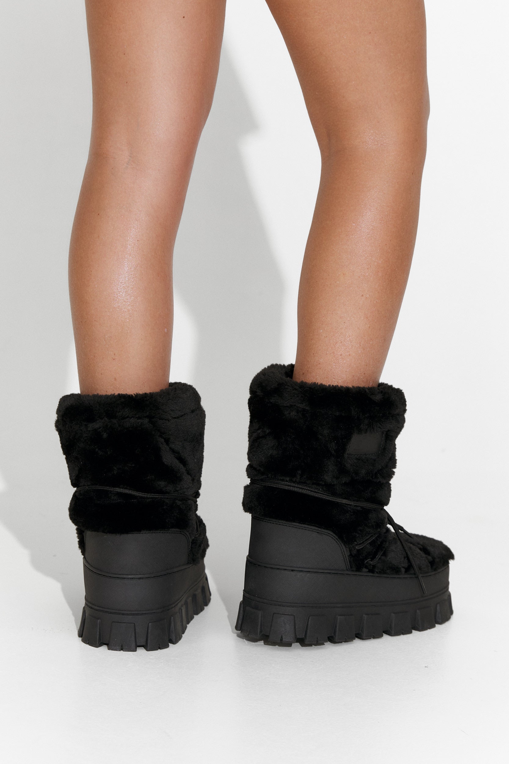 Bottes Noires pour Femmes d'Inies Bogas