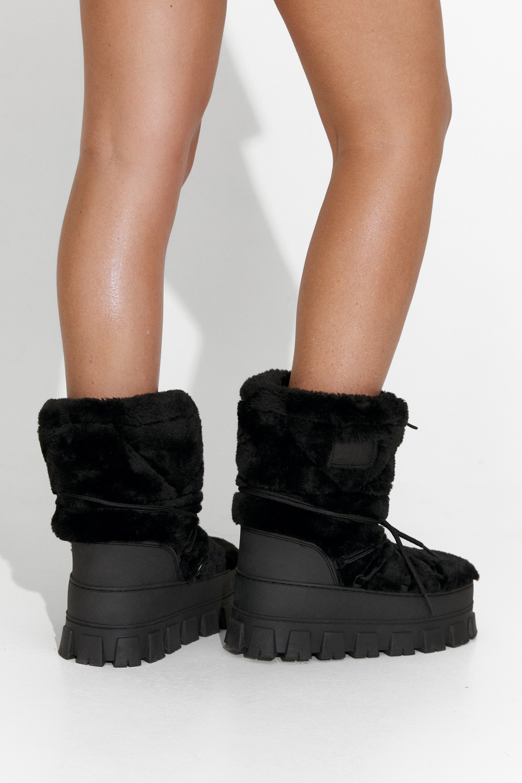 Bottes Noires pour Femmes d'Inies Bogas