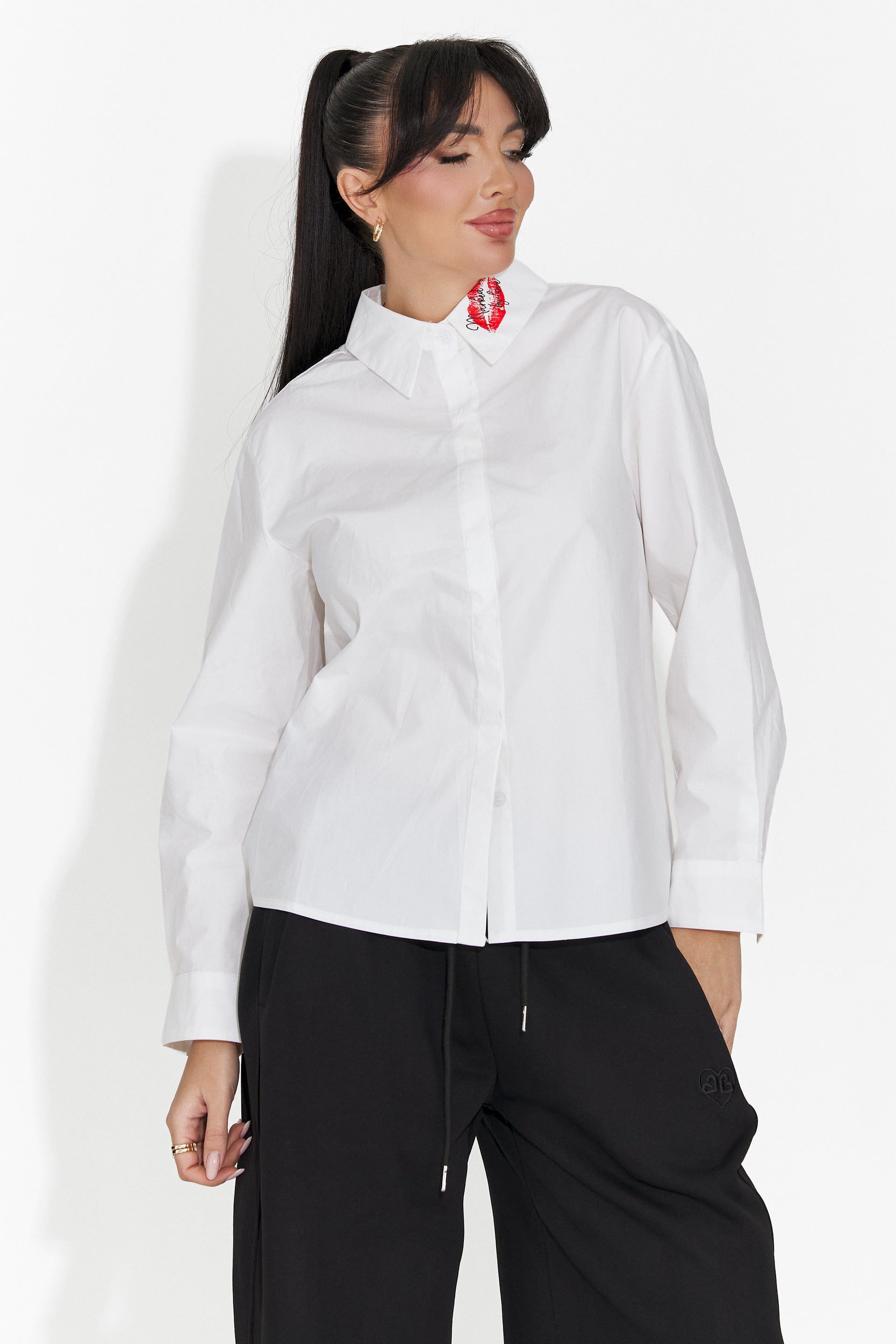 Elegantná biela dámska blúzka Sienara Bogas