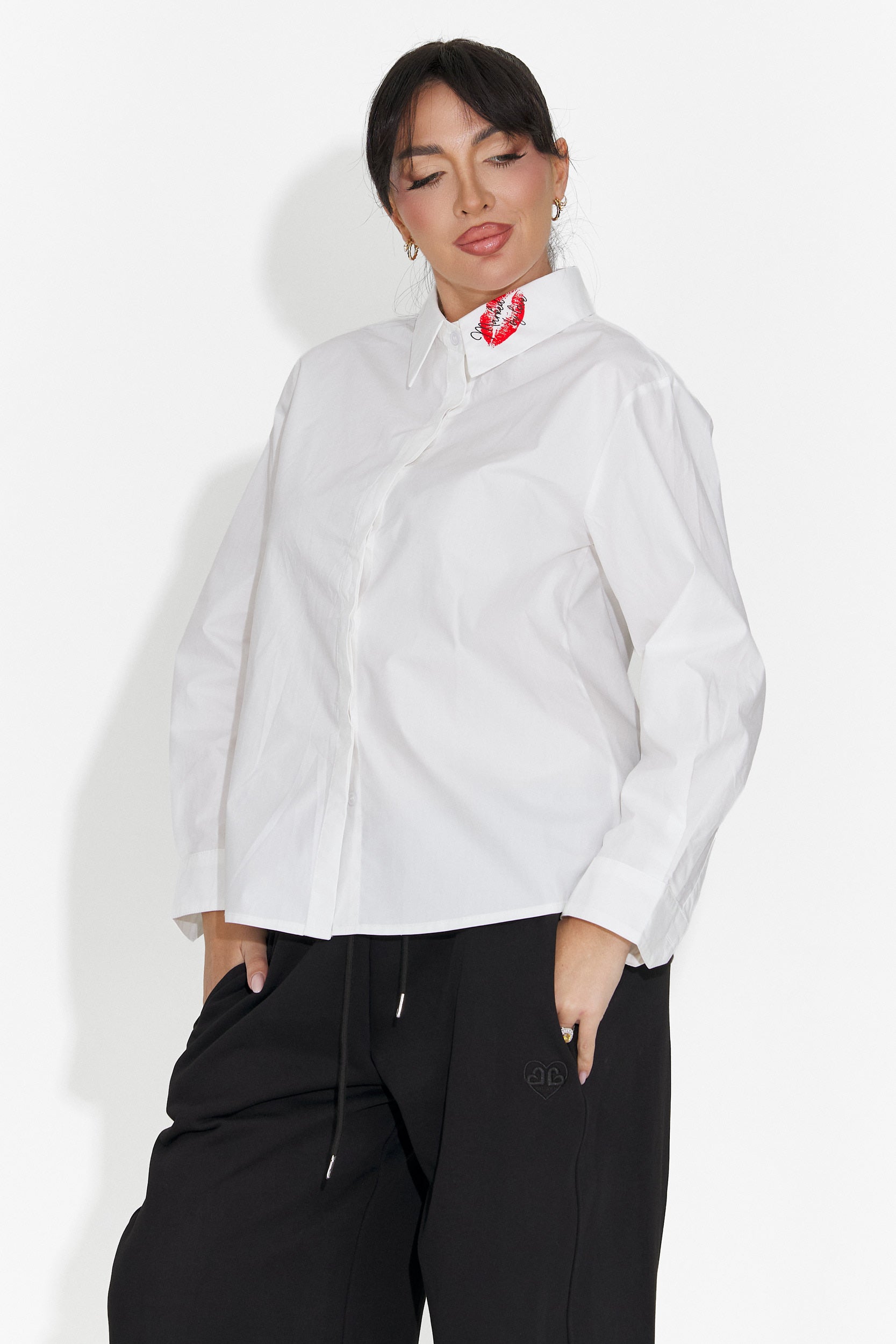 Elegantná biela dámska blúzka Sienara Bogas