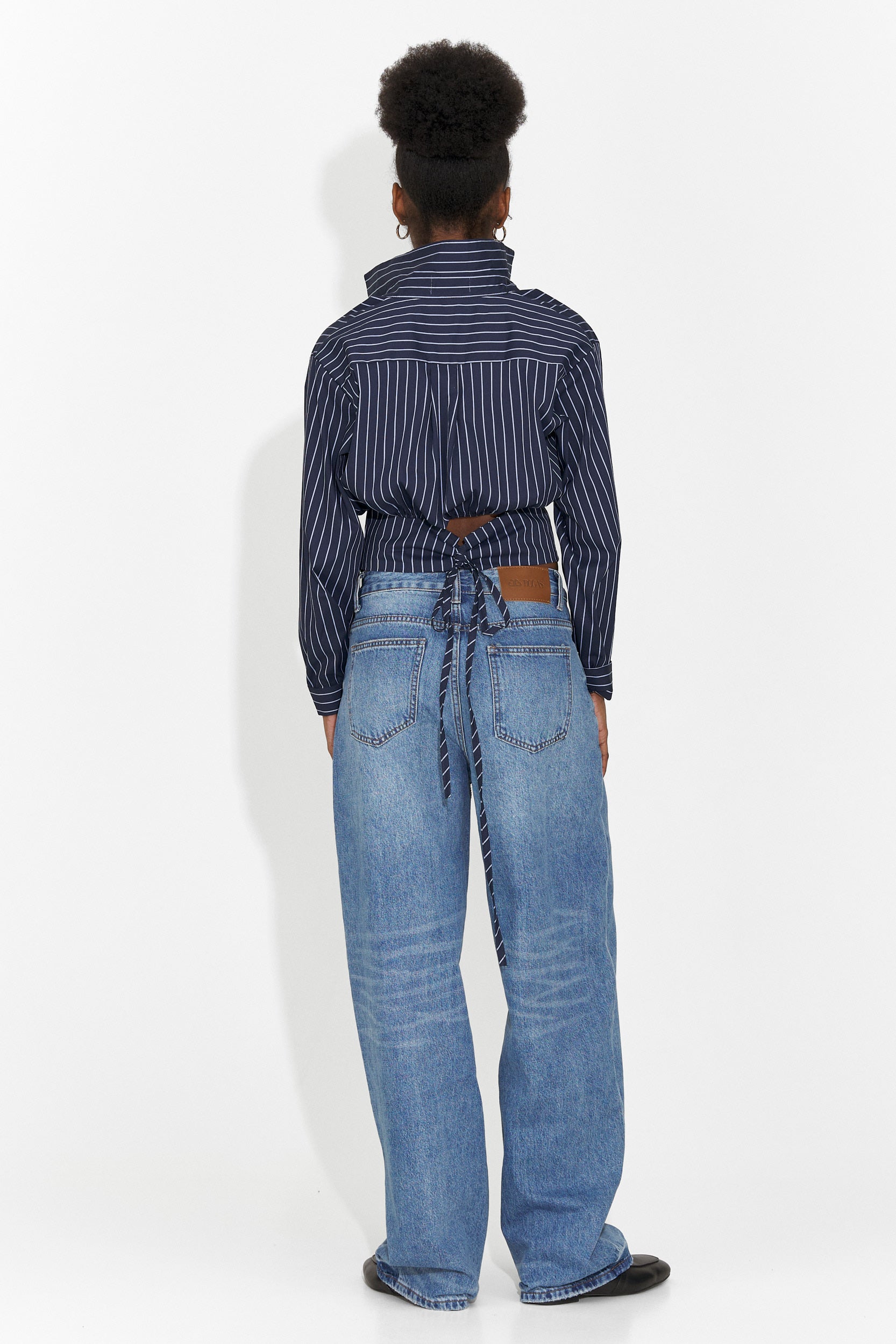 Κομψό γυναικείο πουκάμισο σε σκούρο μπλε Jolena Bogas