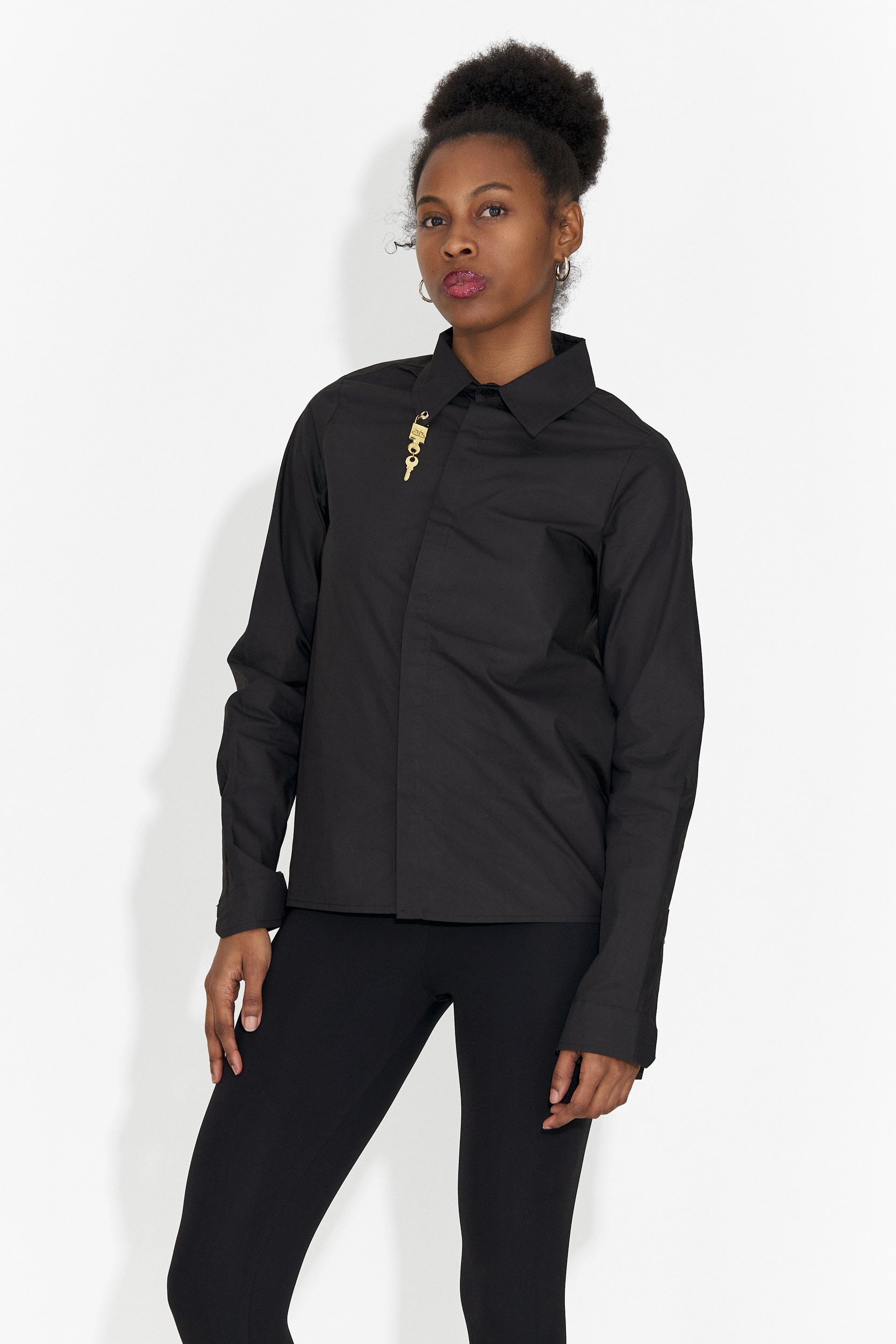 Elegantná čierna dámska blúzka značky Jetie Bogas