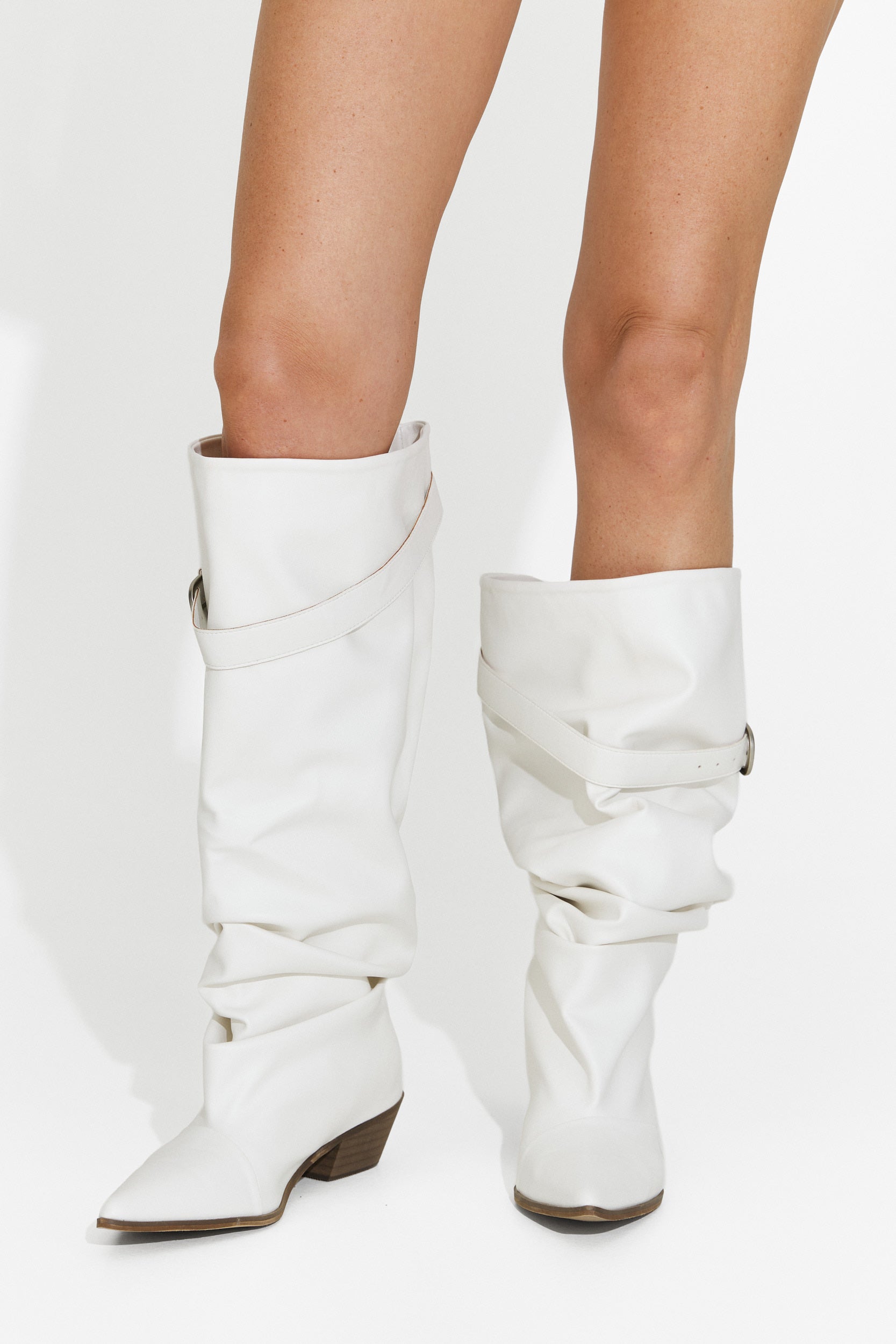 White cowboy boots Olivyu Bogas