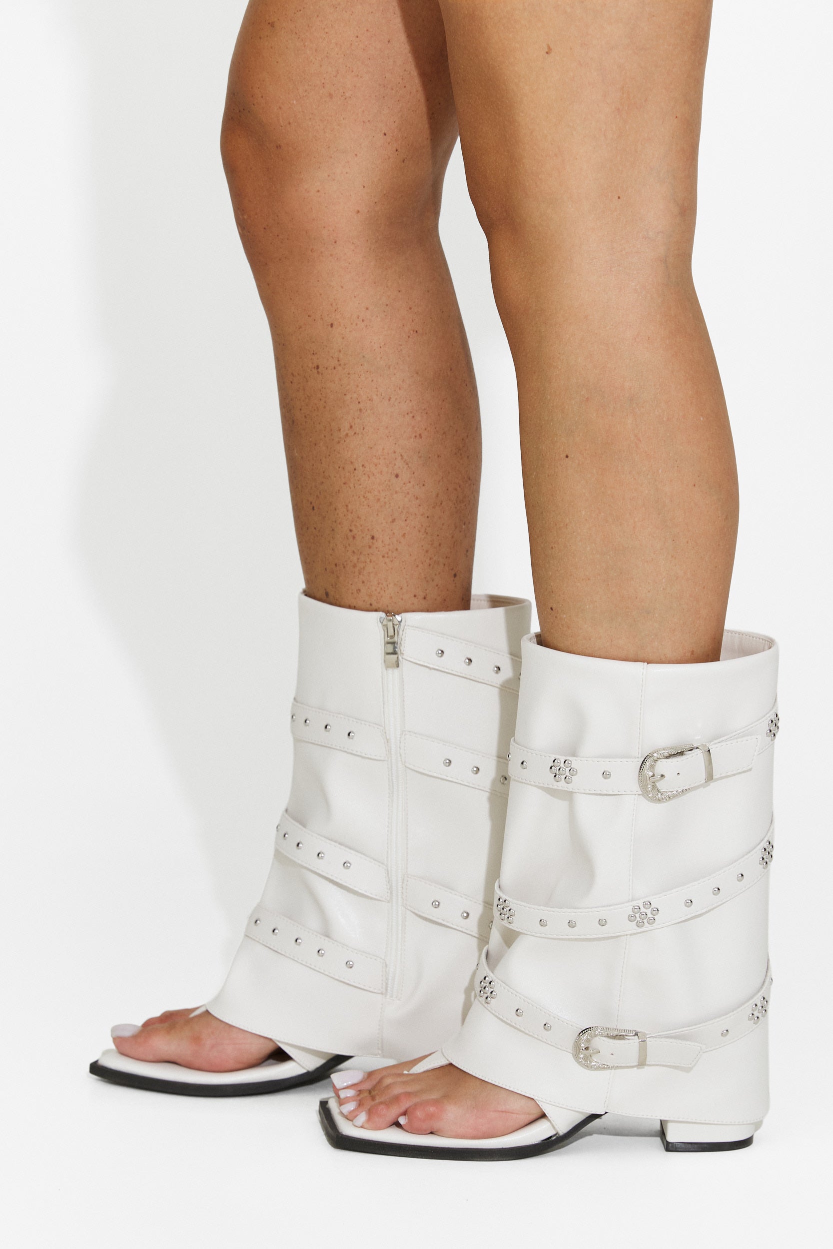 White open-toe boots Komisa Bogas
