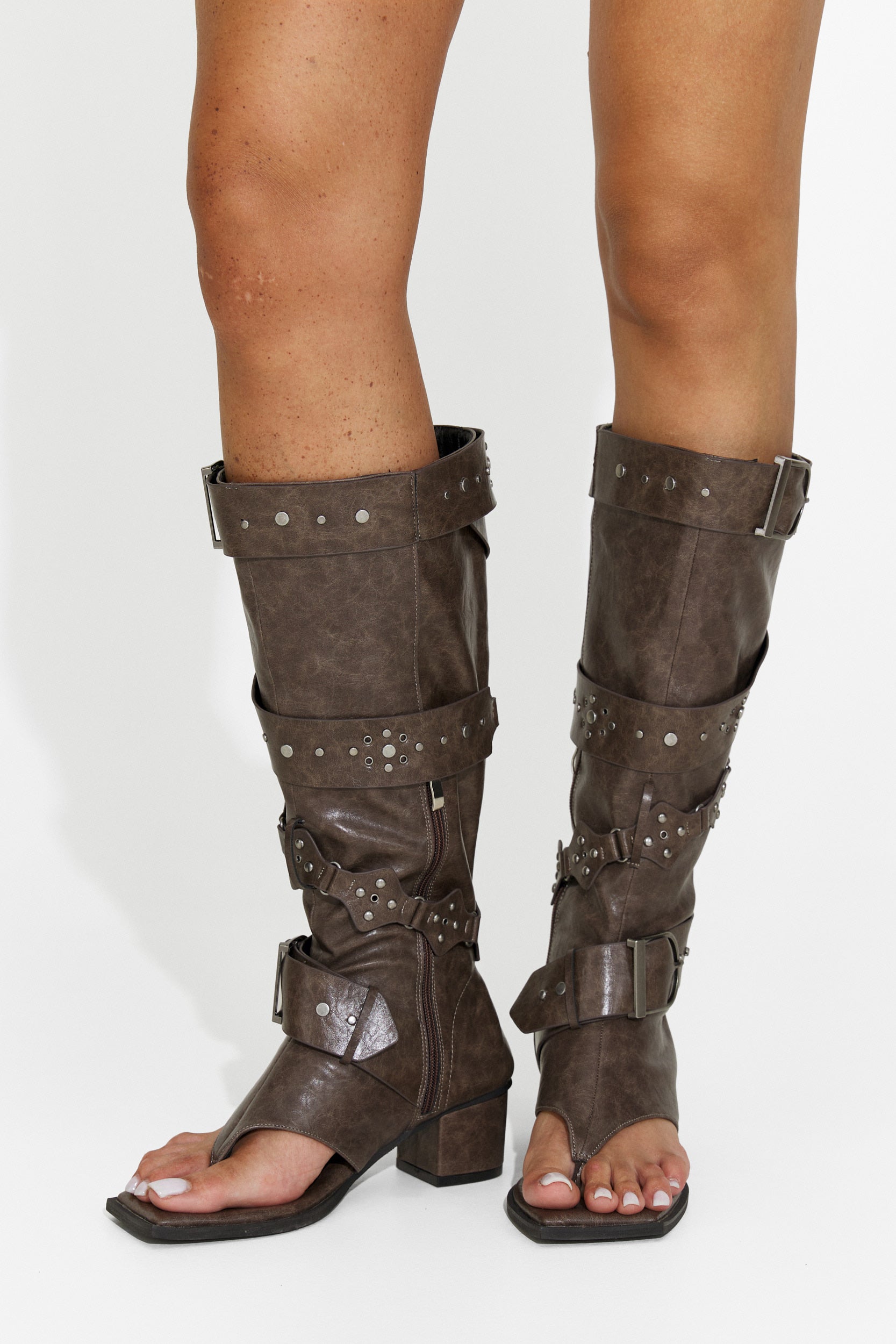Botas de mujer con punta abierta marrón Conard Bogas