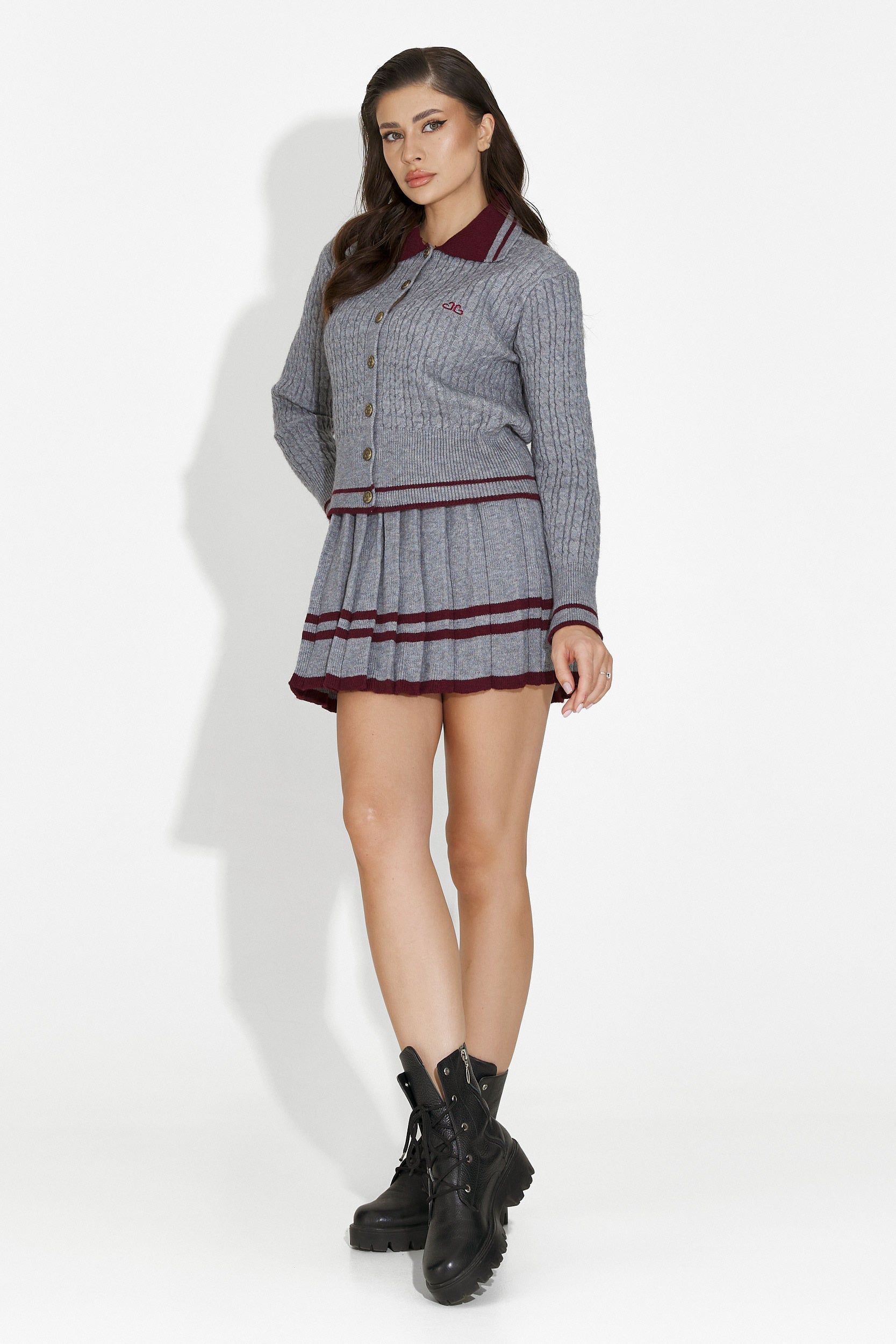 Komplet z szarą spódnicą Kendia Bogas