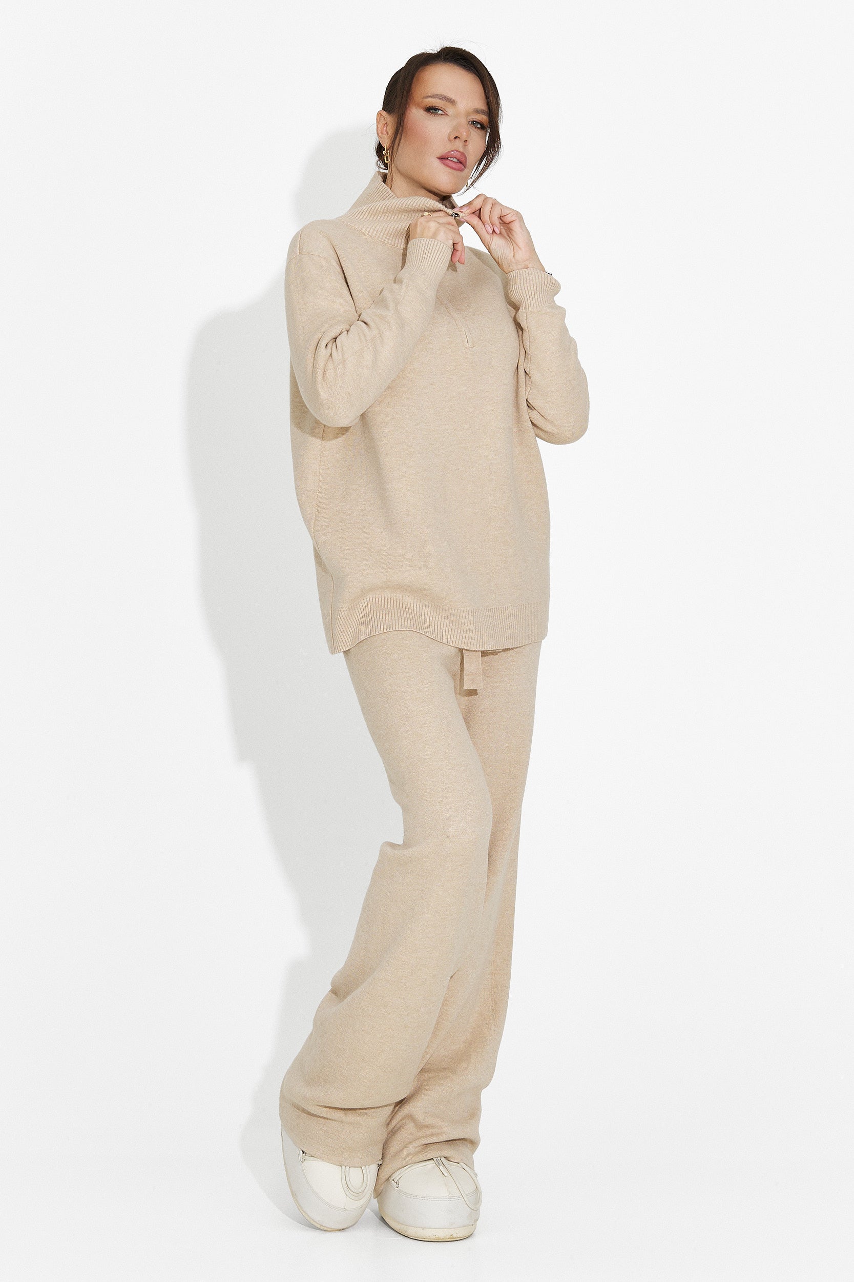 Conjunto con pantalones beige Lebrisa Bogas