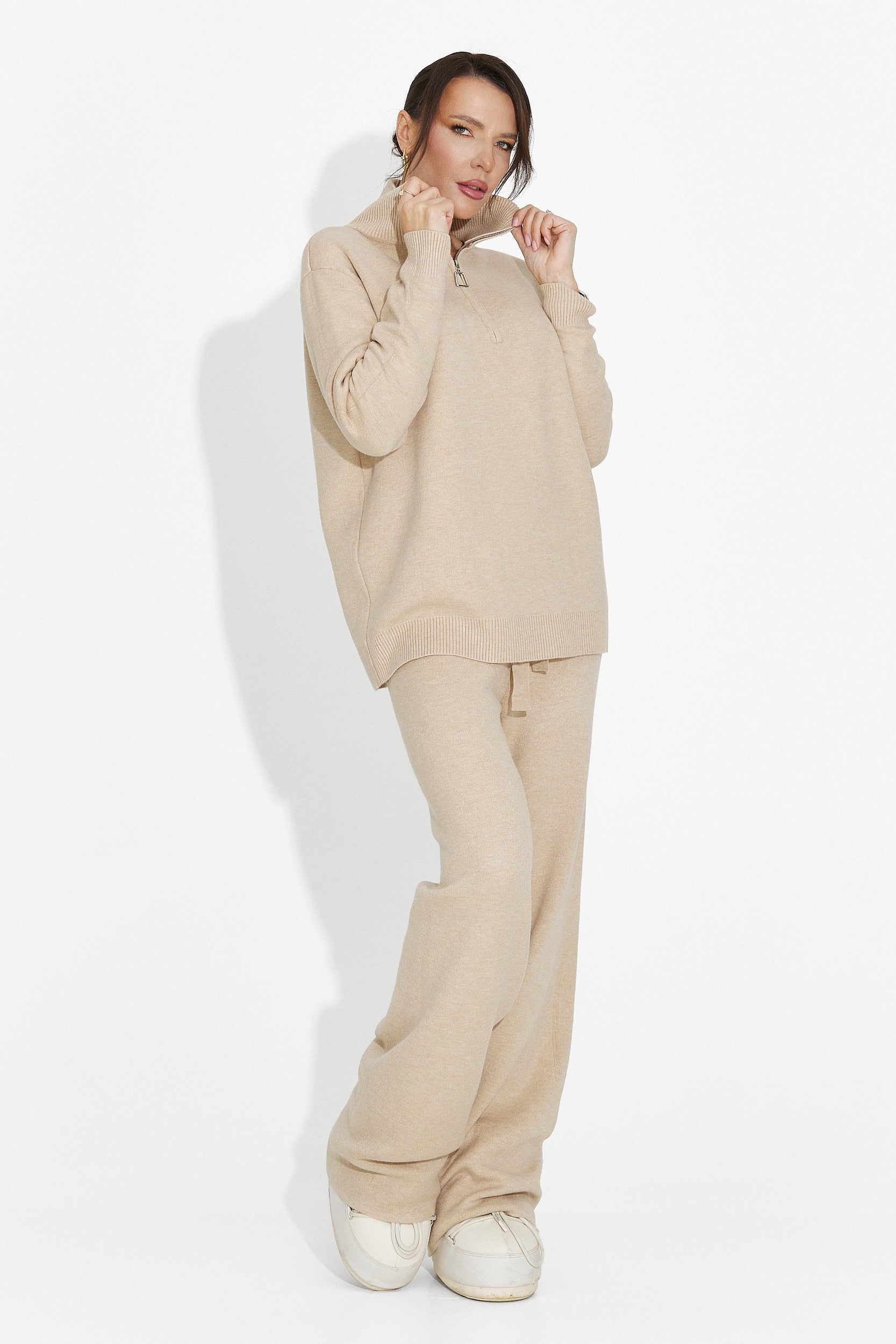 Conjunto con pantalones beige Lebrisa Bogas