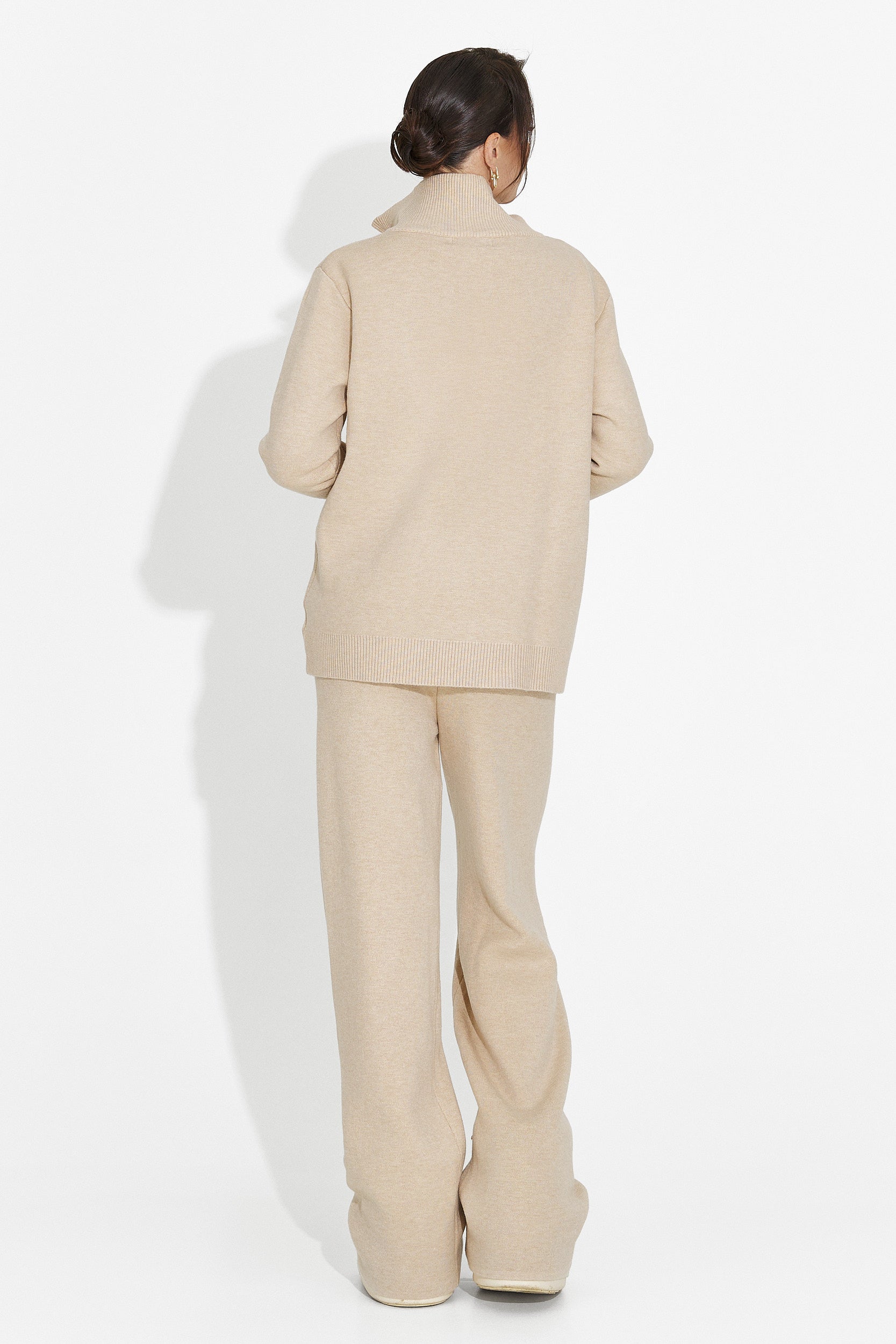 Conjunto con pantalones beige Lebrisa Bogas