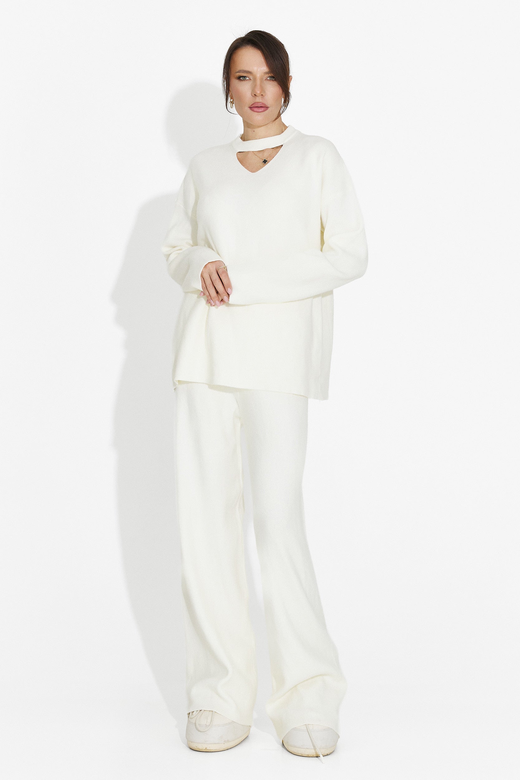 Komplet z kremowymi spodniami Kania Bogas