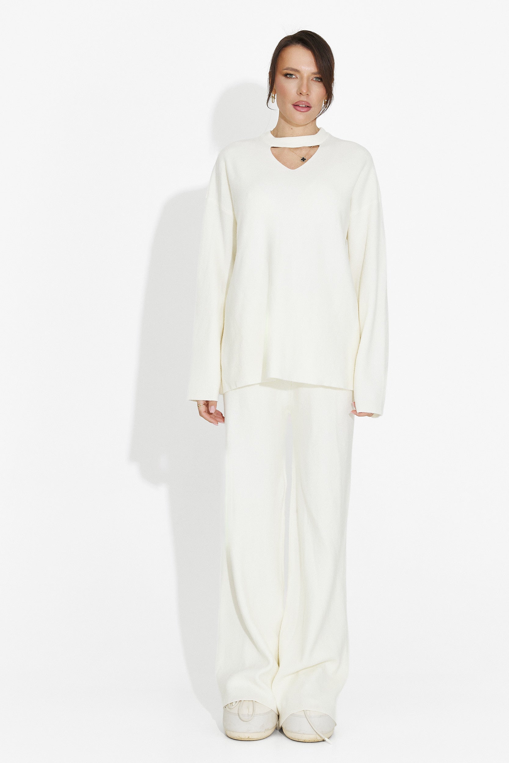 Komplet z kremowymi spodniami Kania Bogas