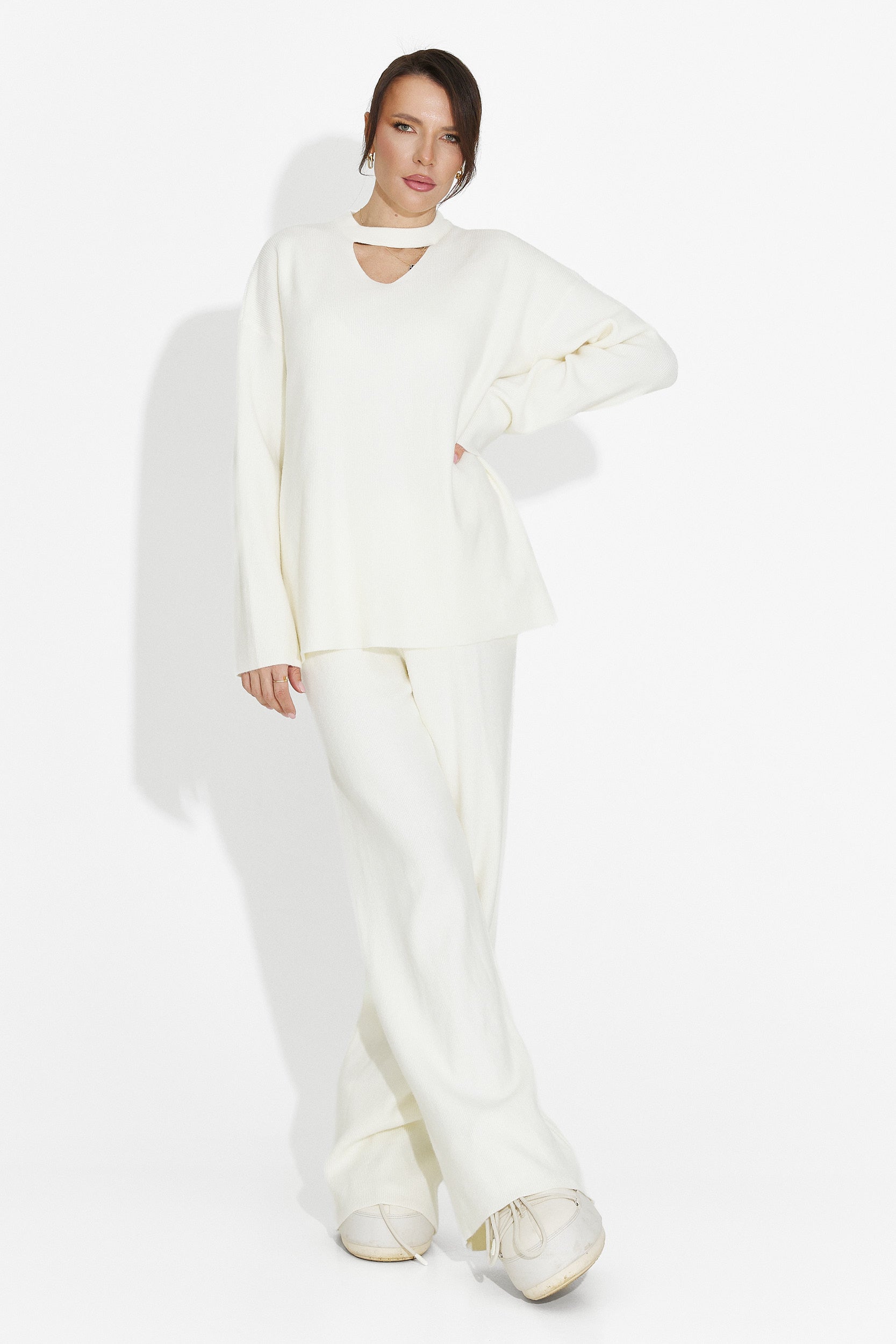 Komplet z kremowymi spodniami Kania Bogas