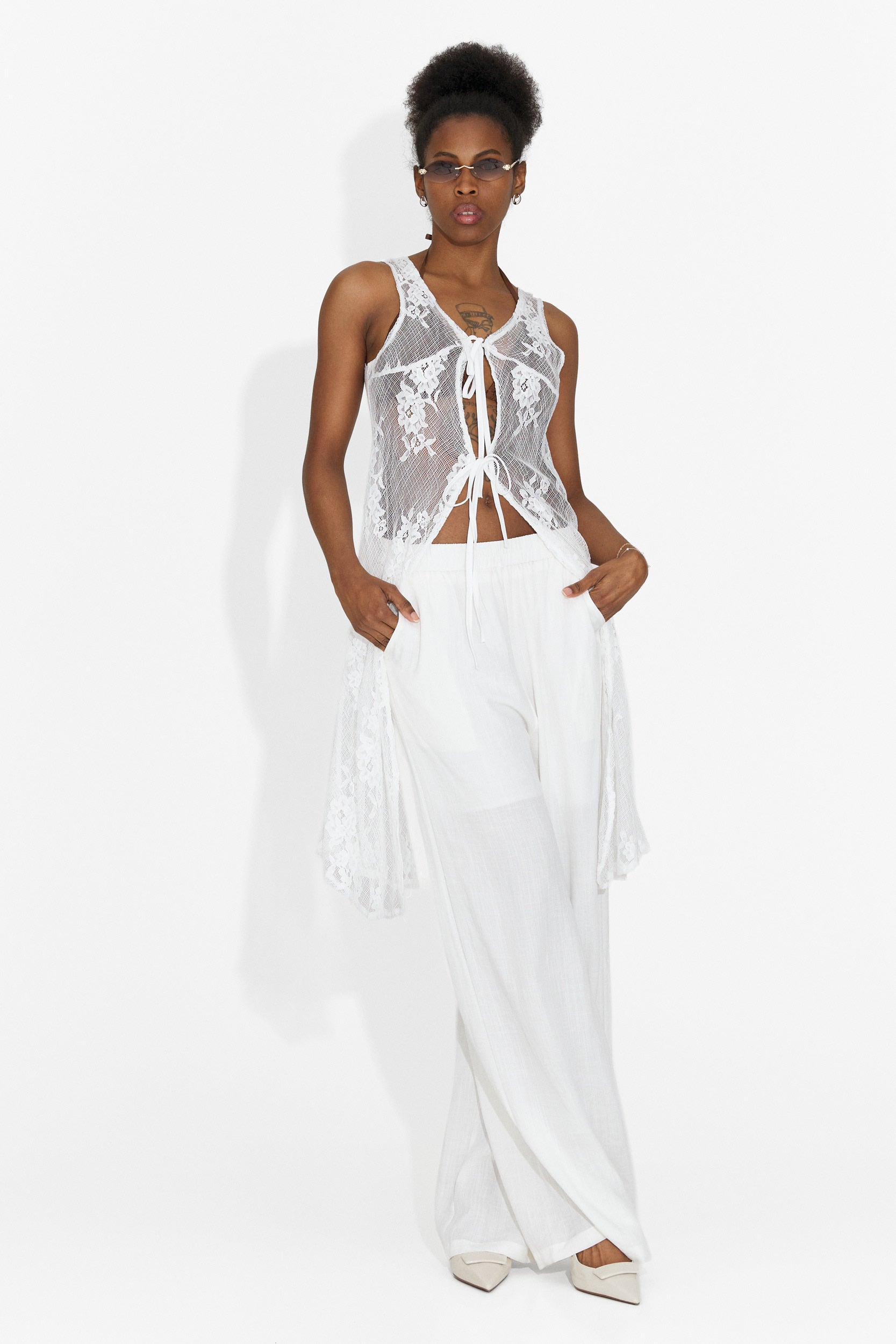 Gladiola Bogas Women's Set with White Trousers