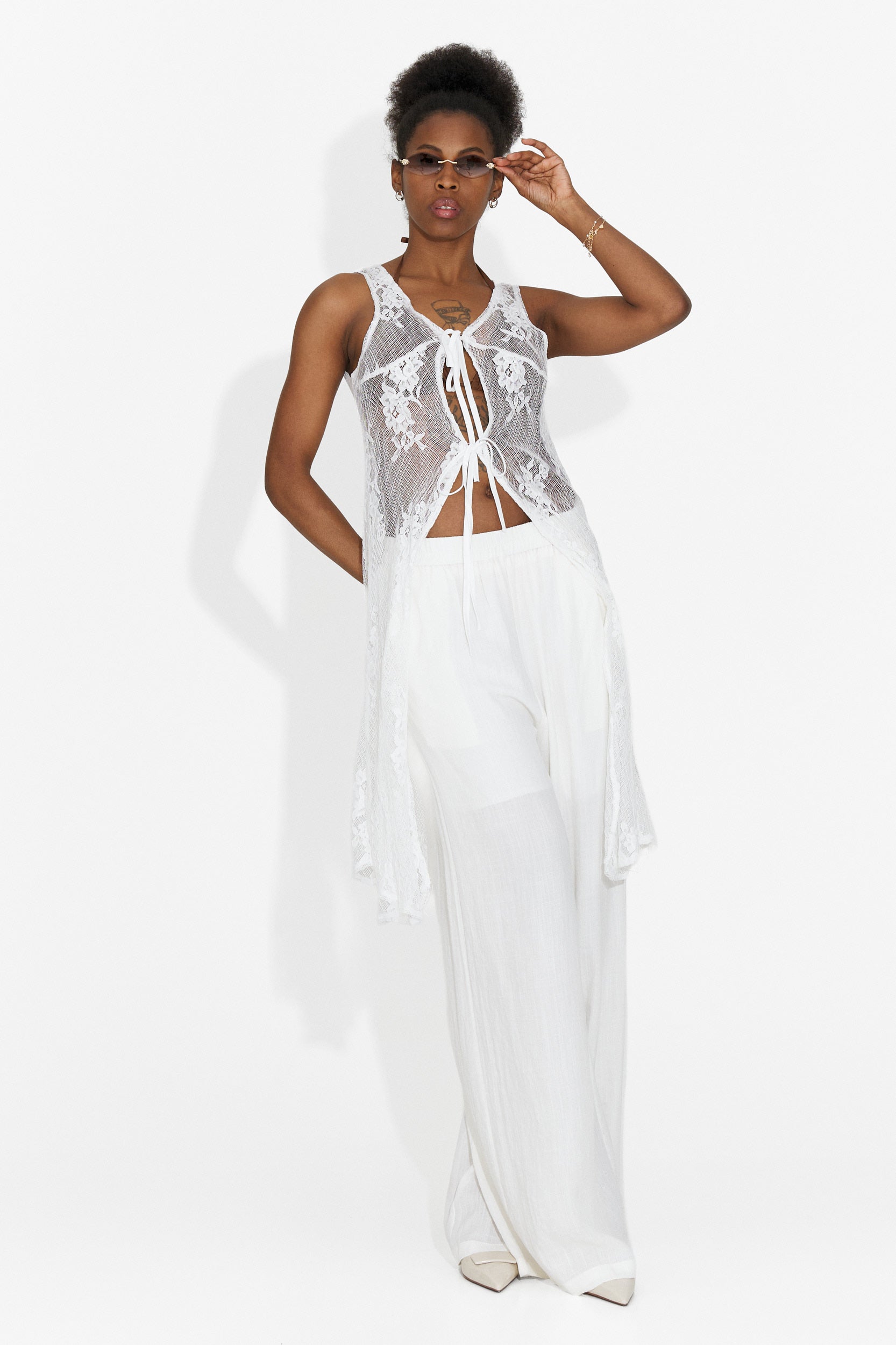 Gladiola Bogas Women's Set with White Trousers