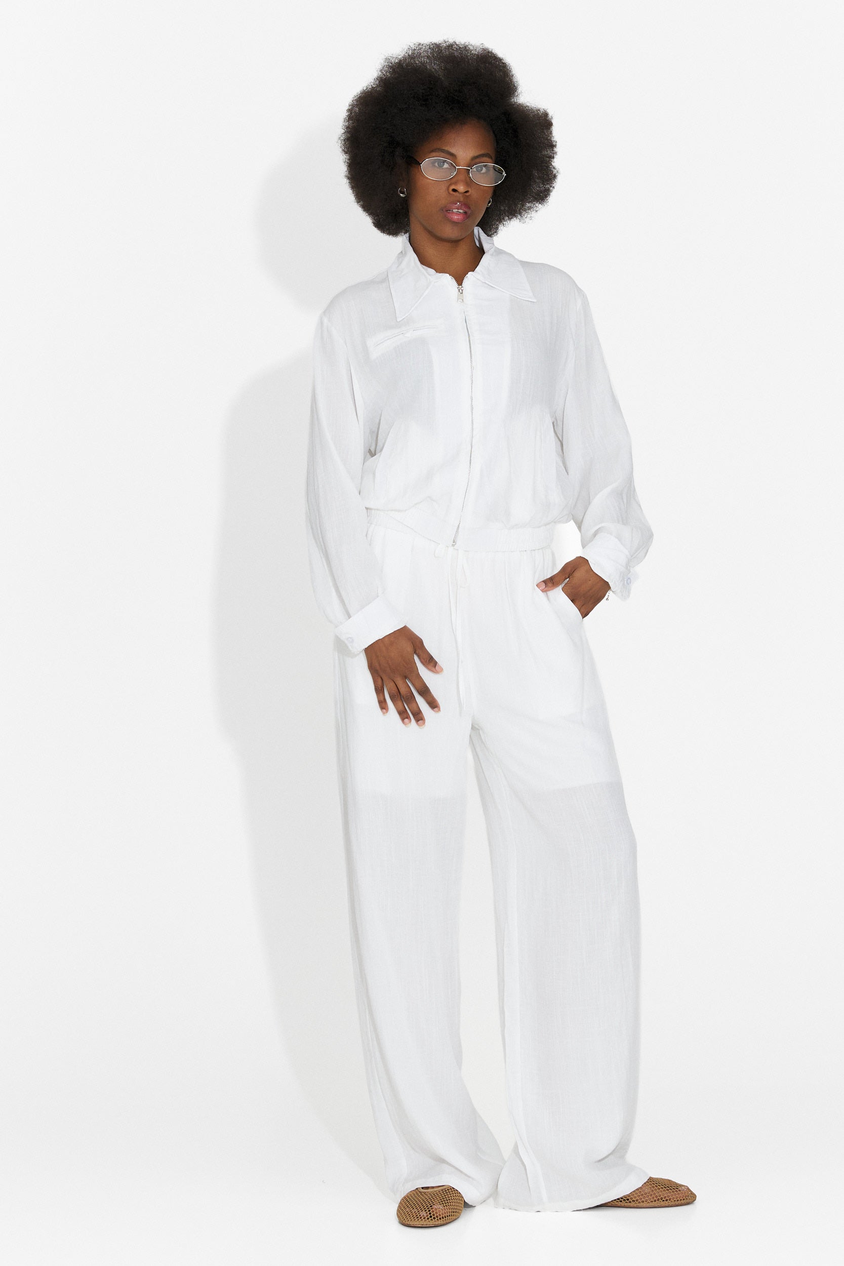 Traje de mujer con pantalones Bogas Tulipán blancos