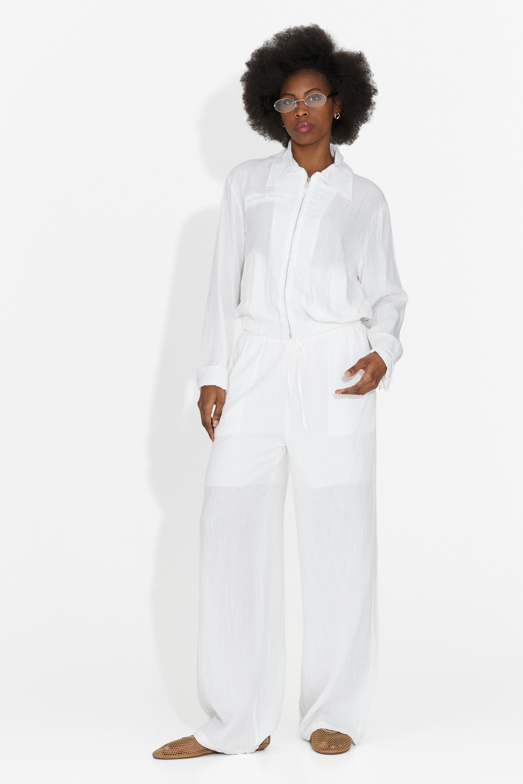 Traje de mujer con pantalones Bogas Tulipán blancos