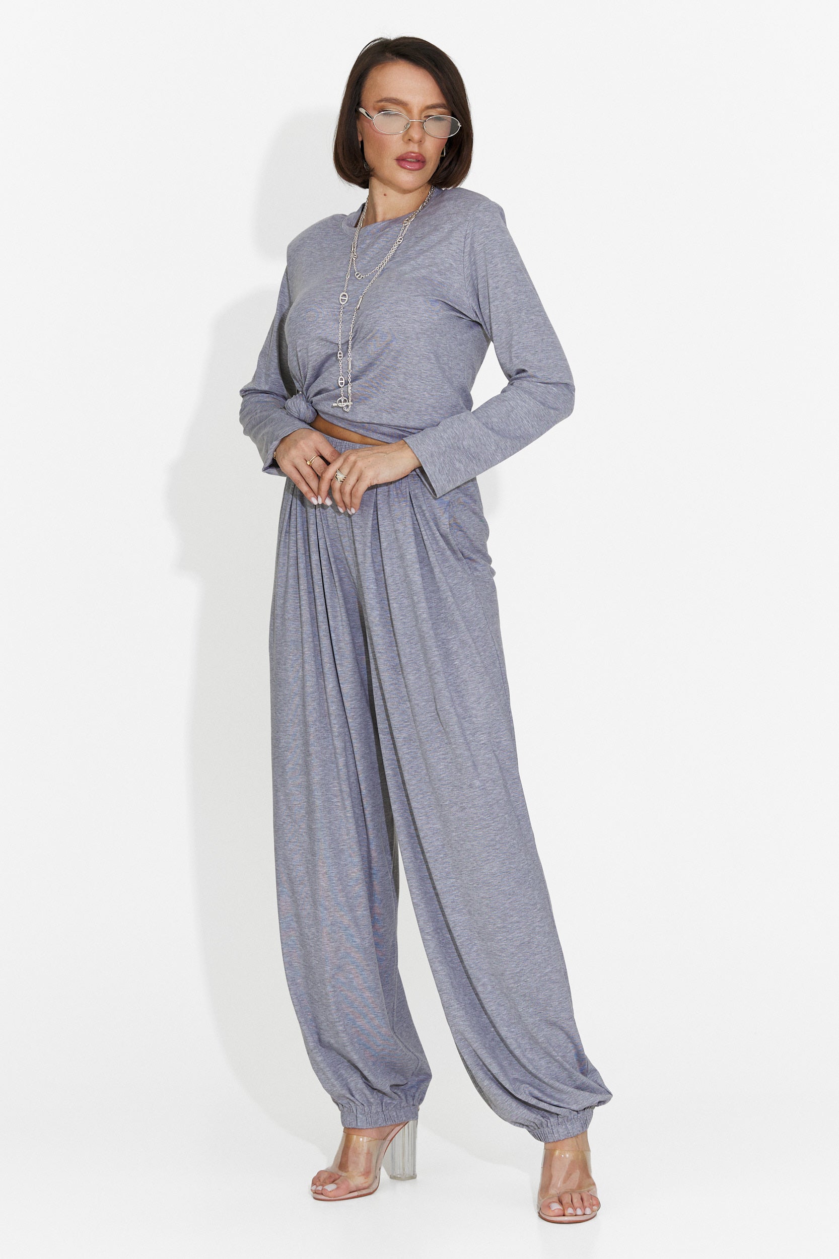 Namay Bogas Damenanzug mit grauen Hosen