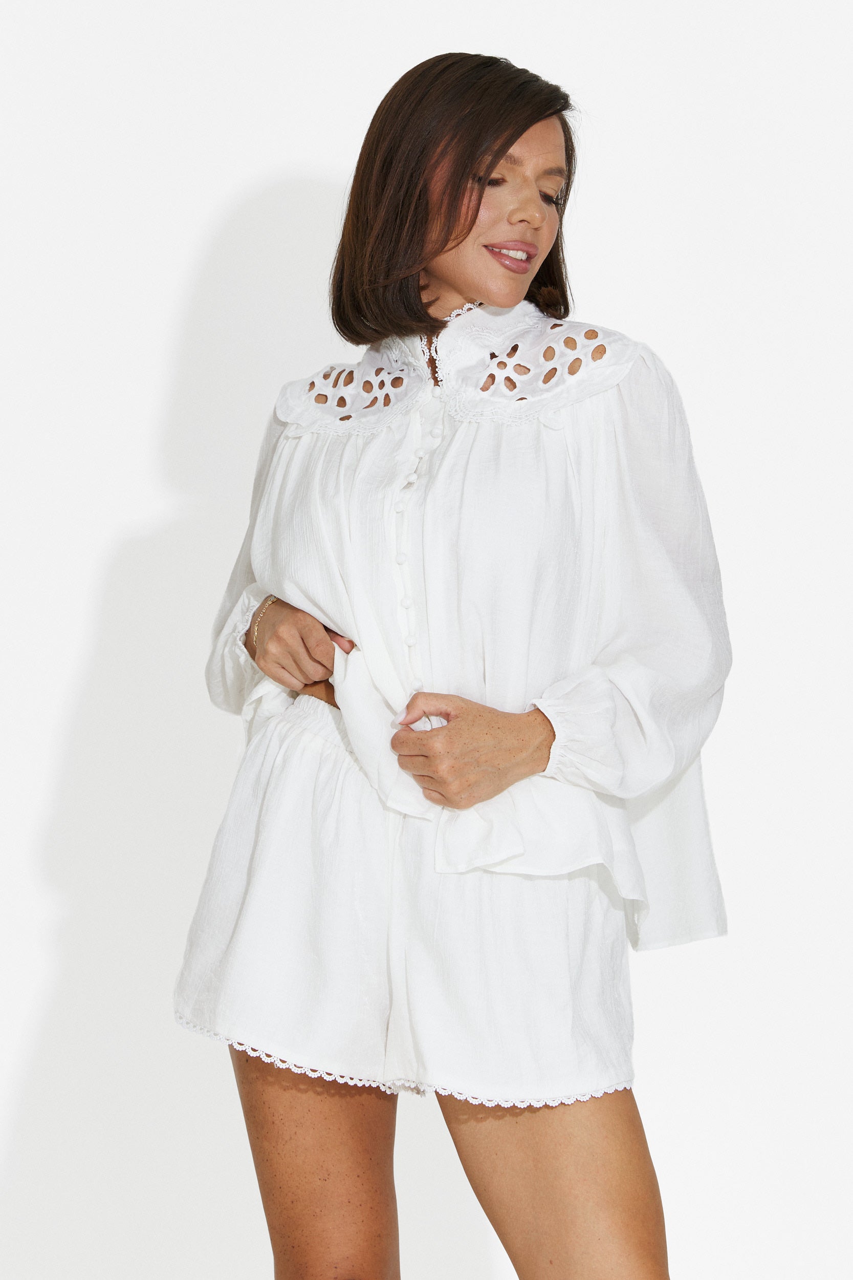 Conjunto de mujer con pantalones cortos blanco Lenisak Bogas