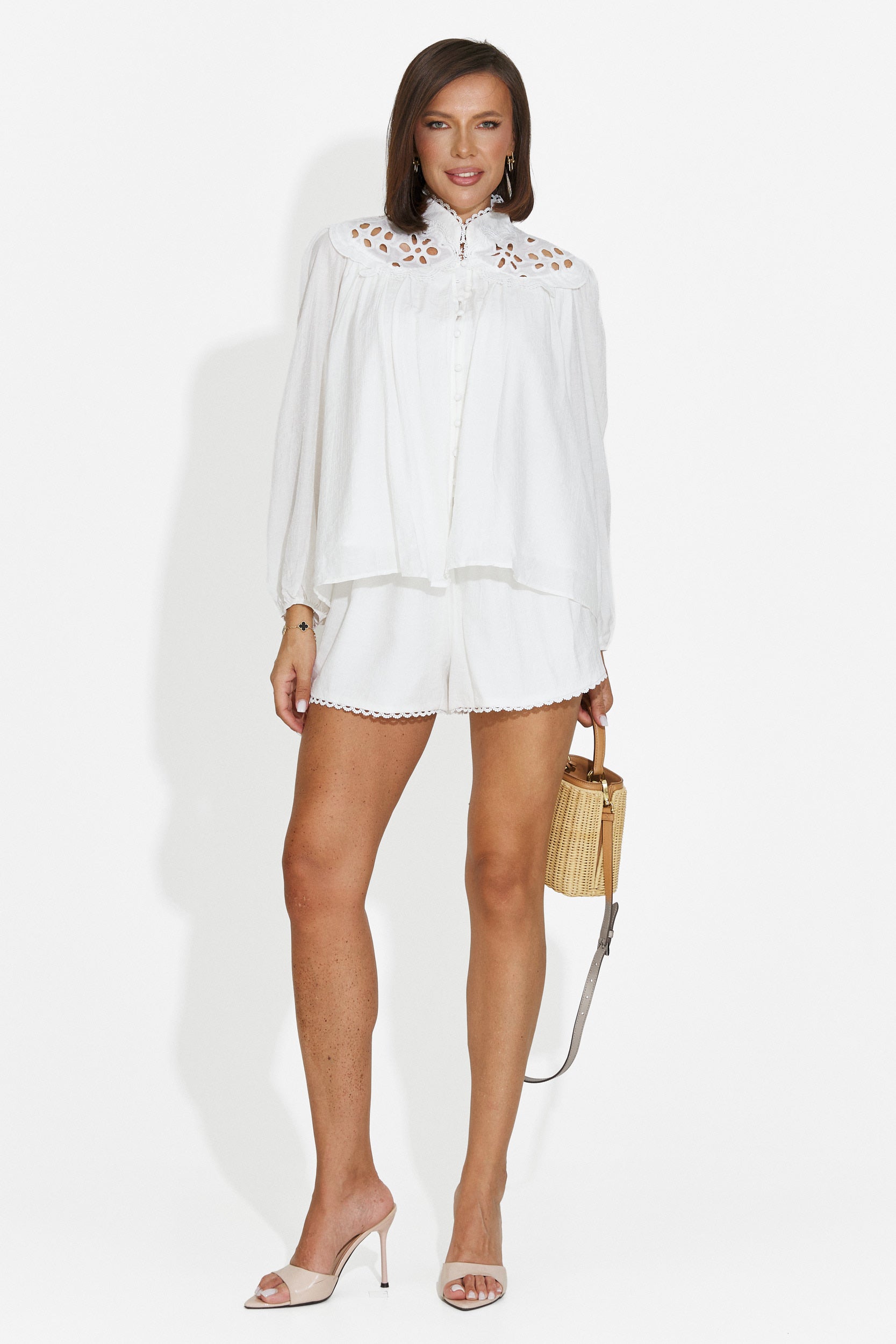 Conjunto de mujer con pantalones cortos blanco Lenisak Bogas