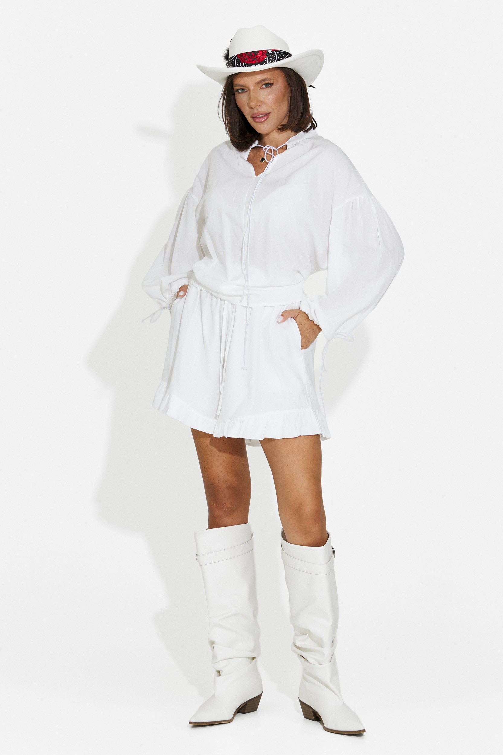 Conjunto de mujer con pantalones cortos blanco Ruxanda Bogas