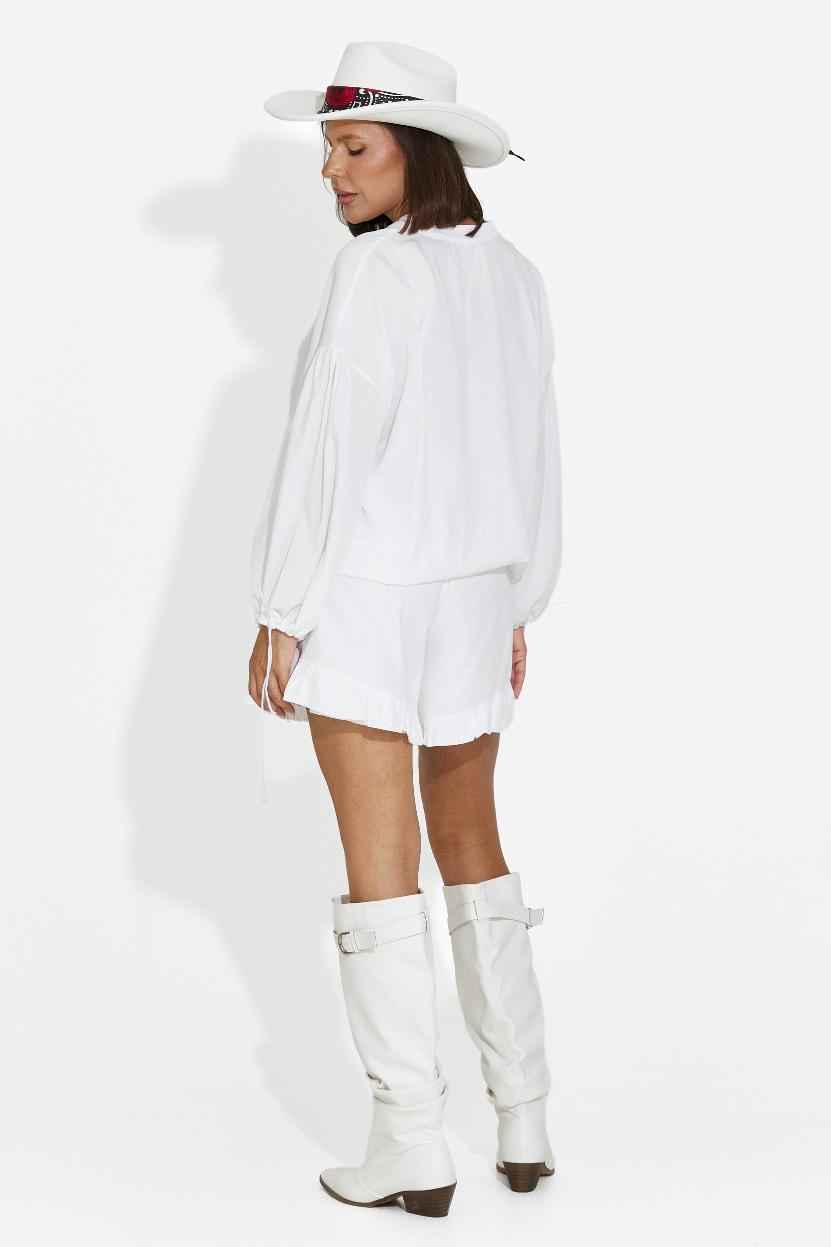 Conjunto de mujer con pantalones cortos blanco Ruxanda Bogas