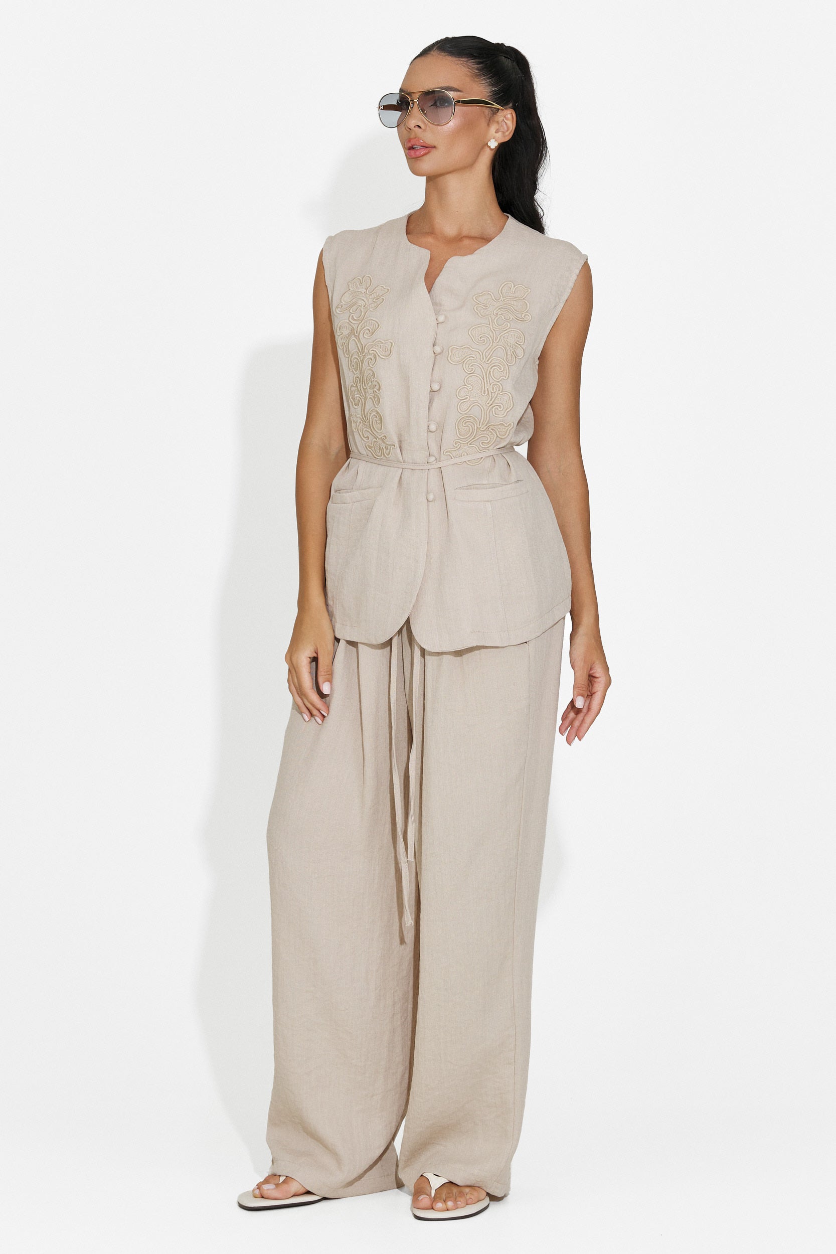 Women's suit vest + beige pants Vyzela Bogas