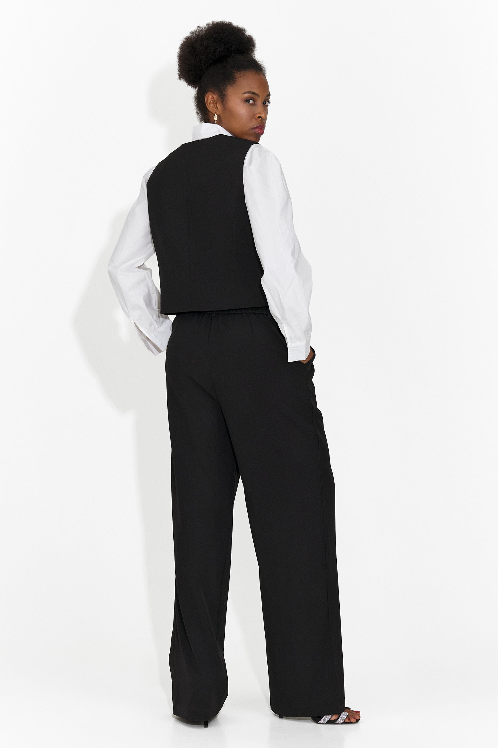 4-delad kostym byxor + väst + kavaj + slips svart Meldora Bogas