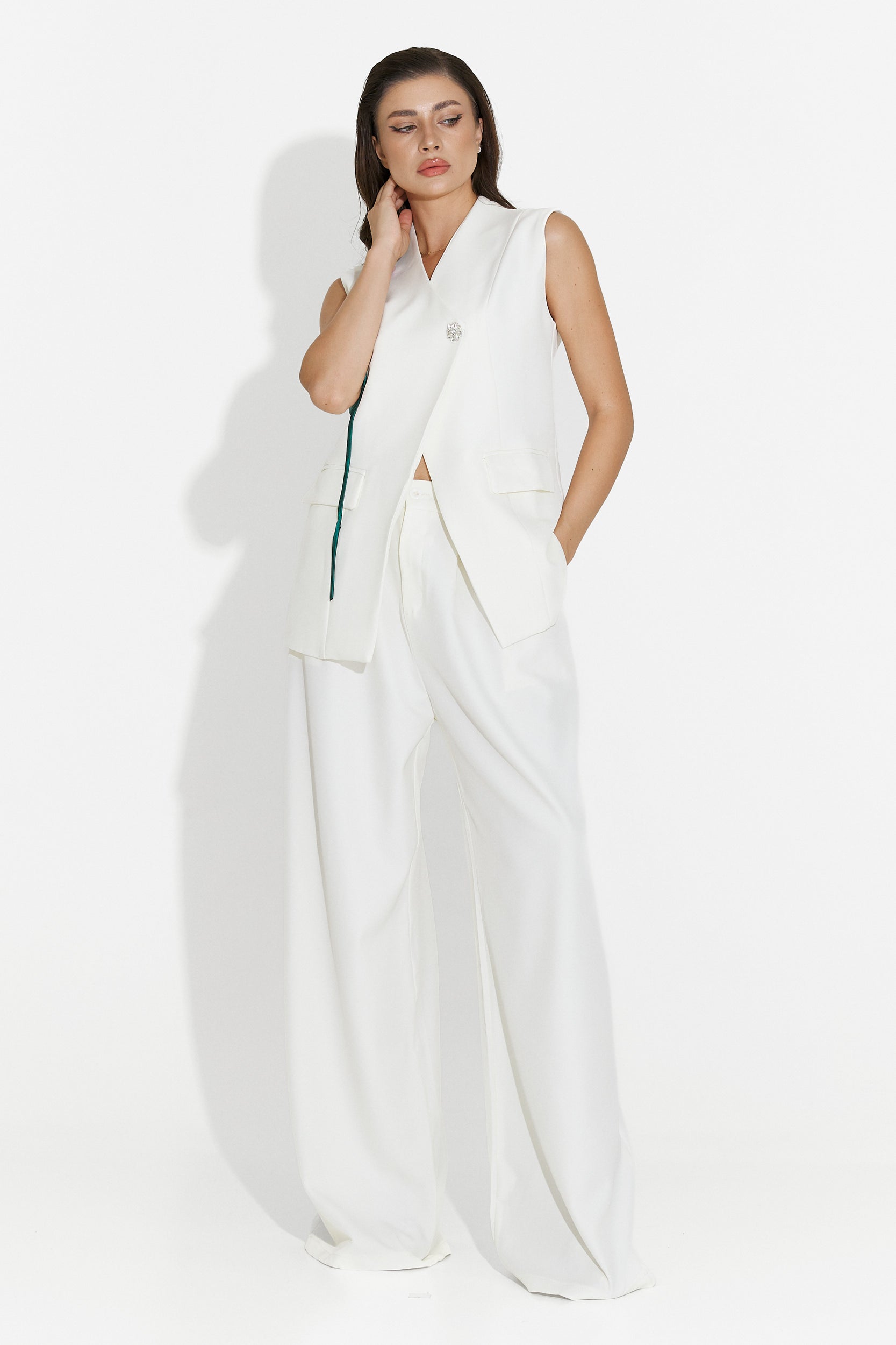 Liraia Bogas Women's Suit with Vest and White Trousers