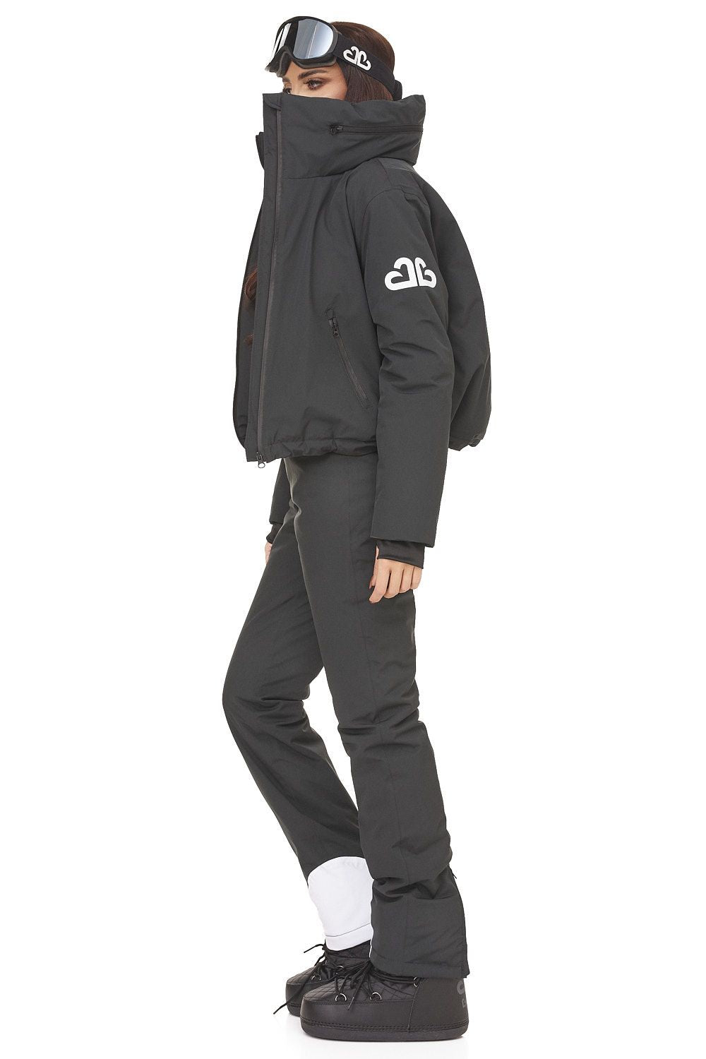 Kostym skidavslappnad svart Reasia Bogas