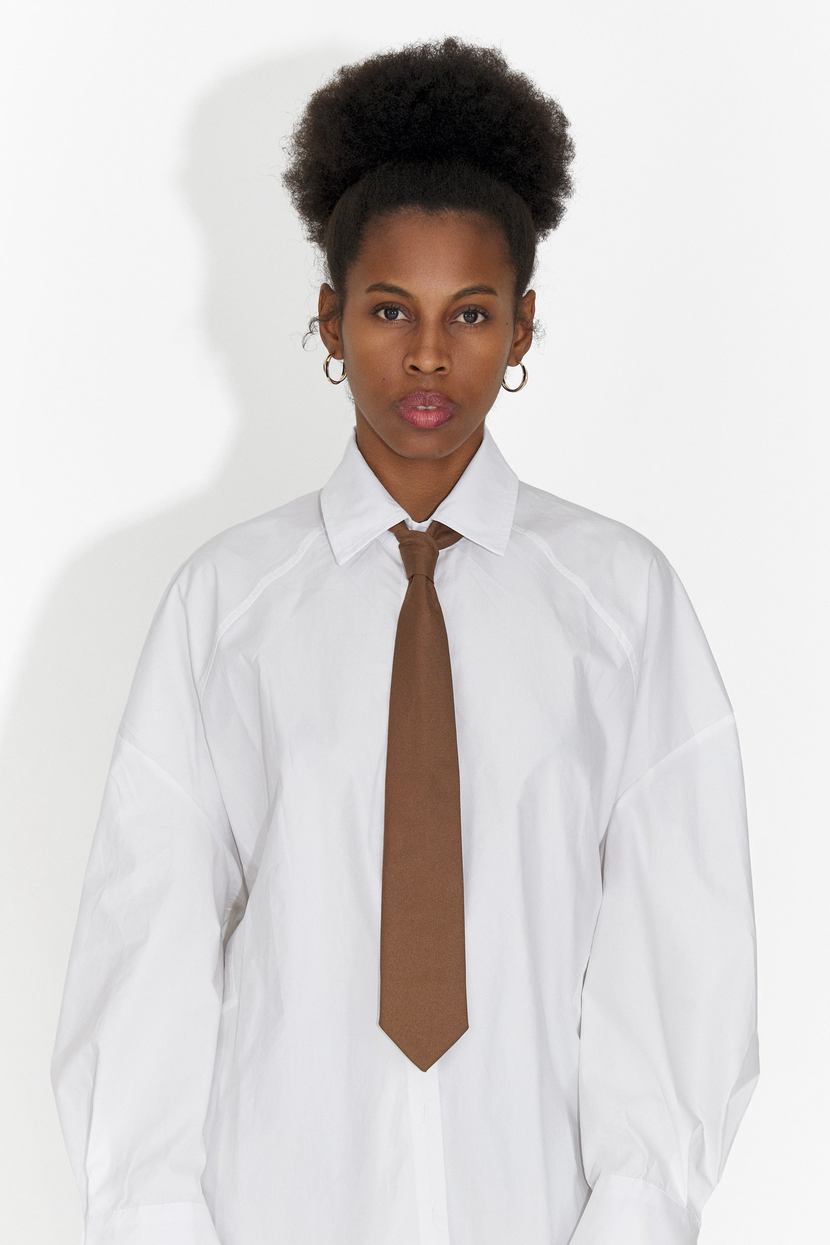 Γυναικεία γραβάτα καφέ Sindia Bogas