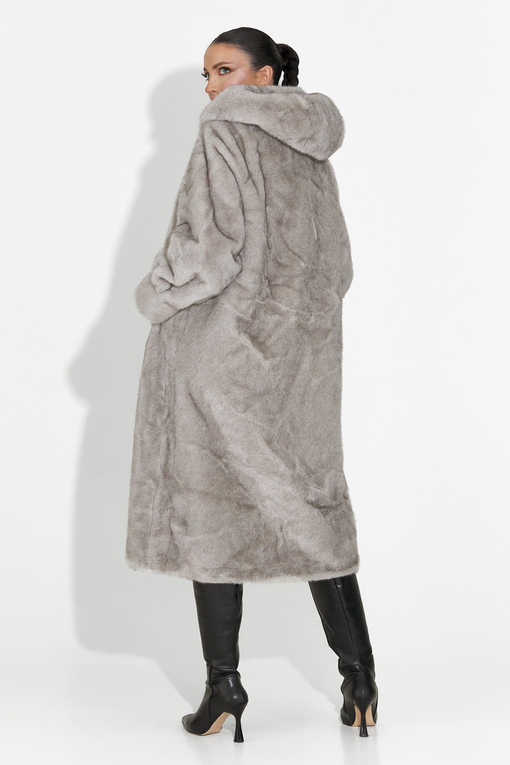 Szary płaszcz futrzany Pluvina Bogas