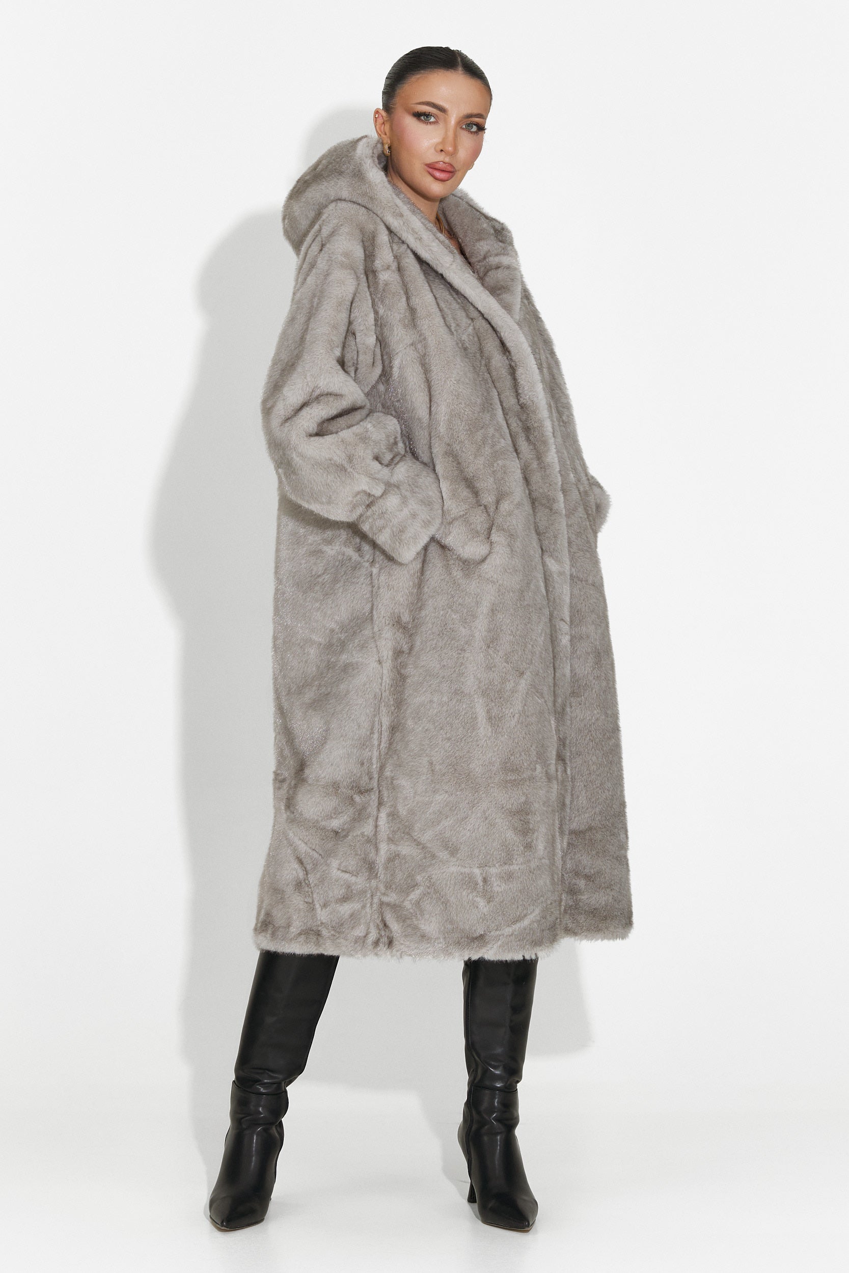 Szary płaszcz futrzany Pluvina Bogas