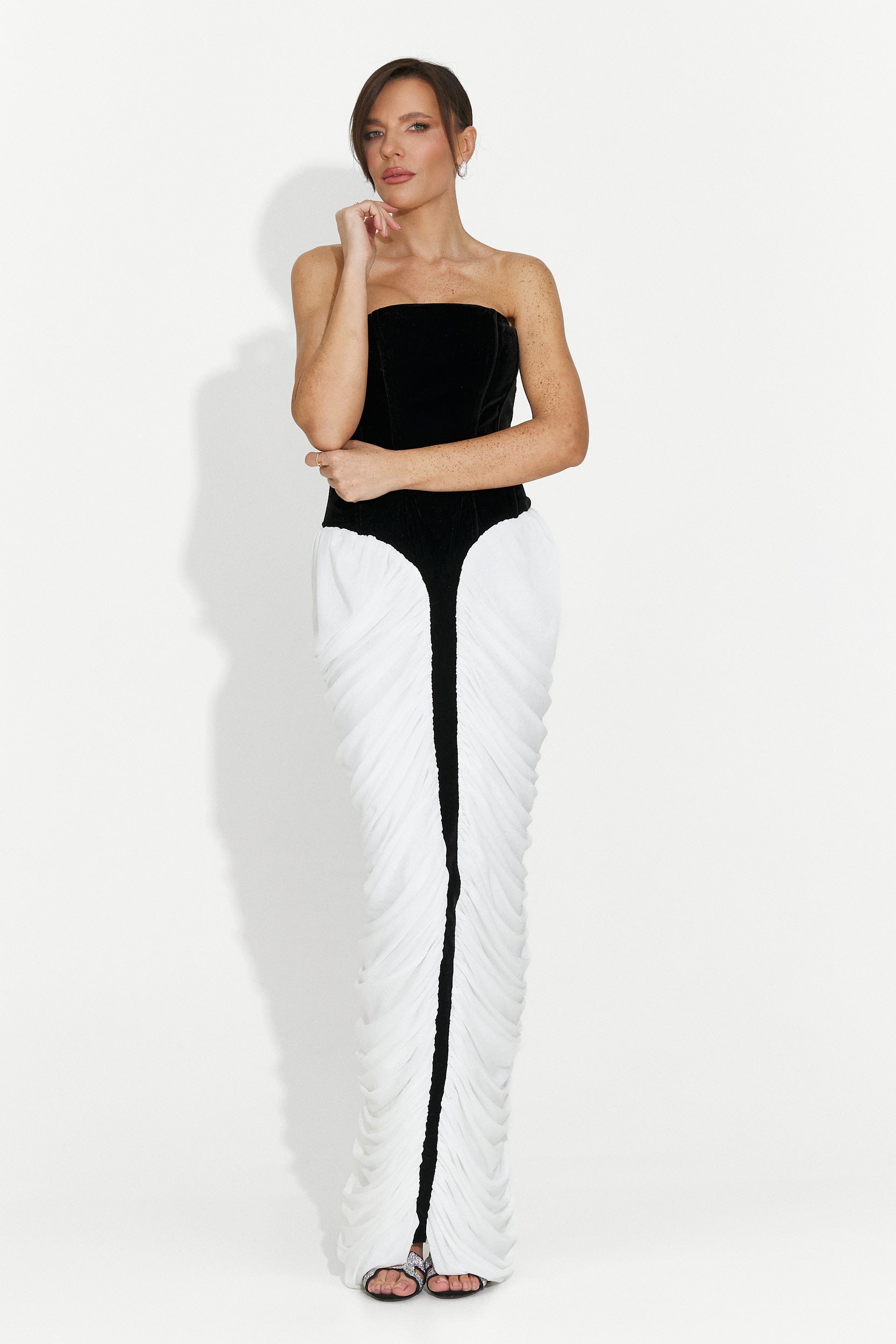 Długa sukienka damska biało-czarna York Bogas