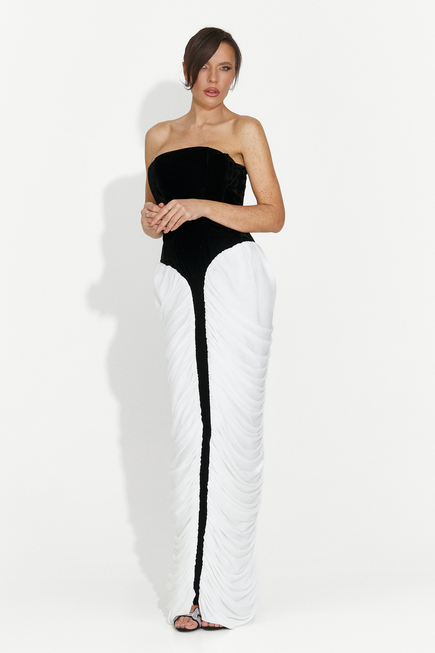 Długa sukienka damska biało-czarna York Bogas