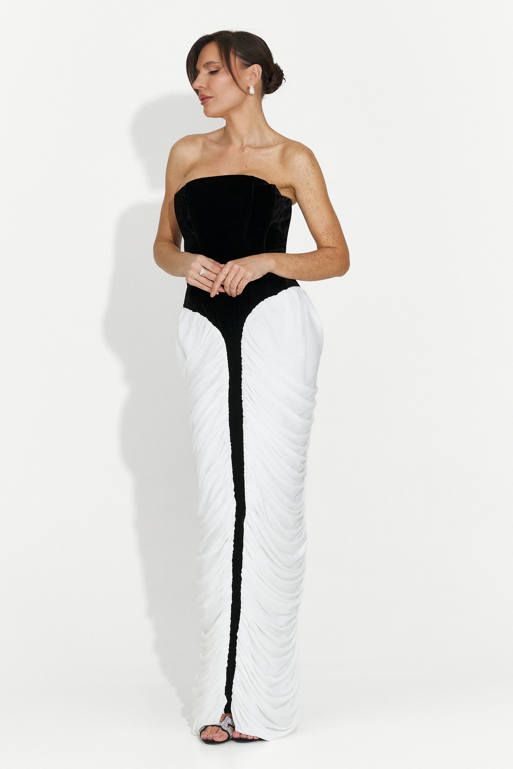 Długa sukienka damska biało-czarna York Bogas