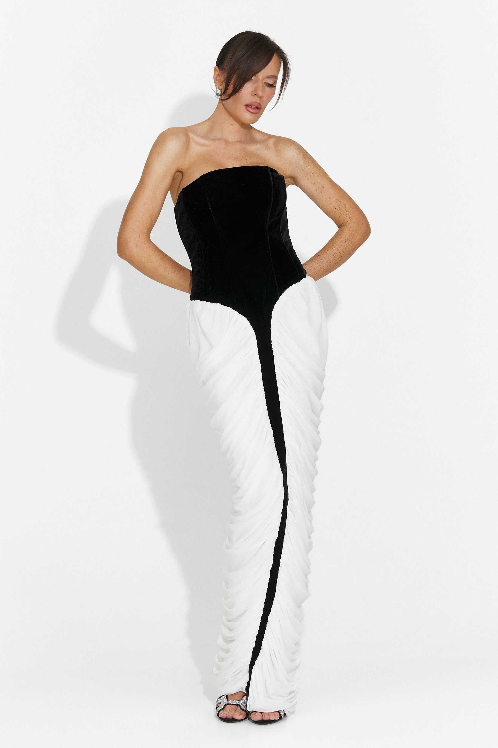 Długa sukienka damska biało-czarna York Bogas