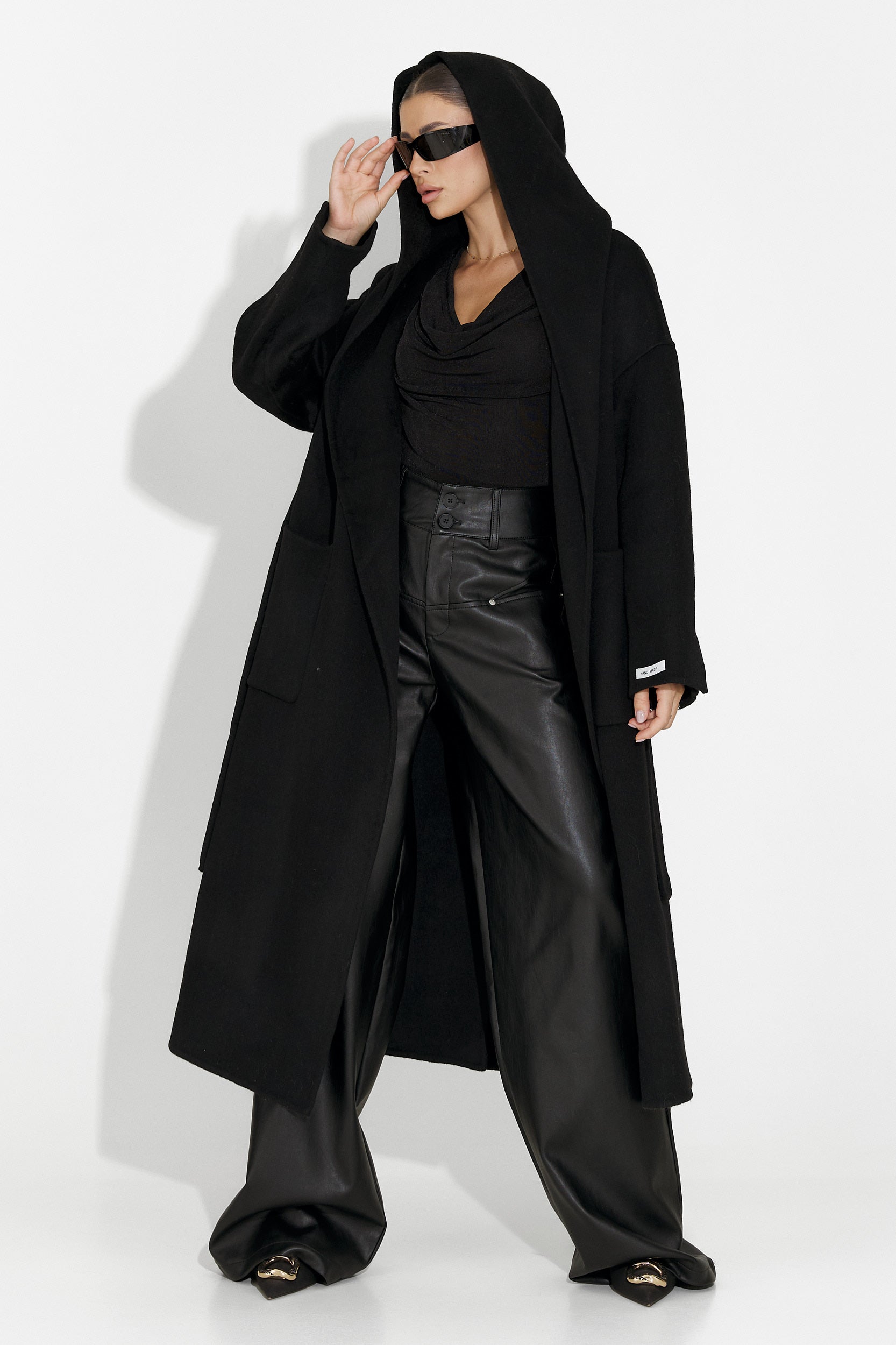 Elegancki czarny płaszcz damski Carivana Bogas