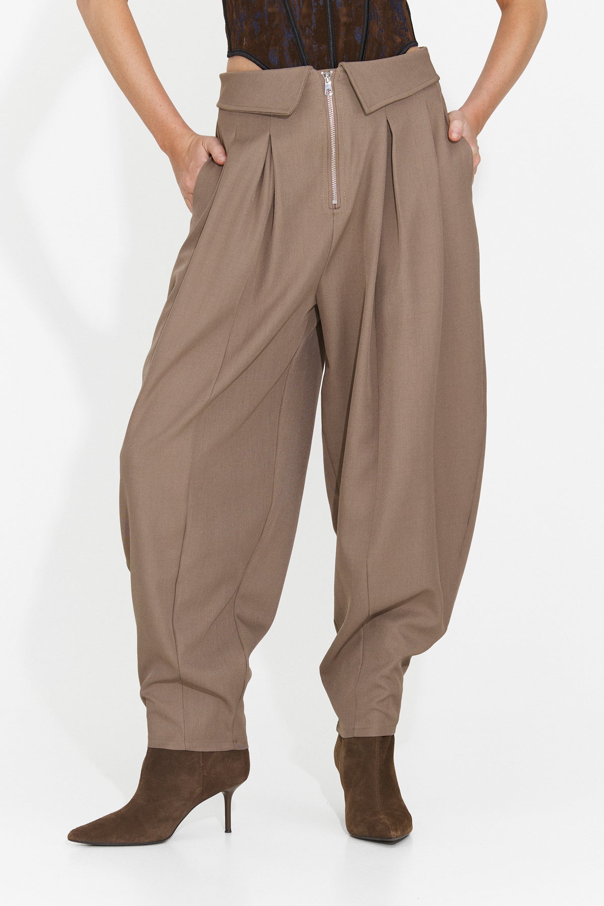 Pantaloni casual bej Scnoioria Bogas