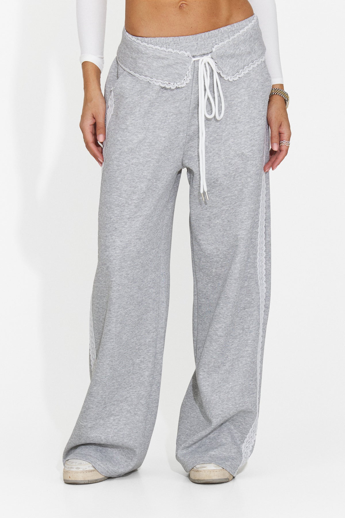Pantaloni casual gri Nulenoa Bogas