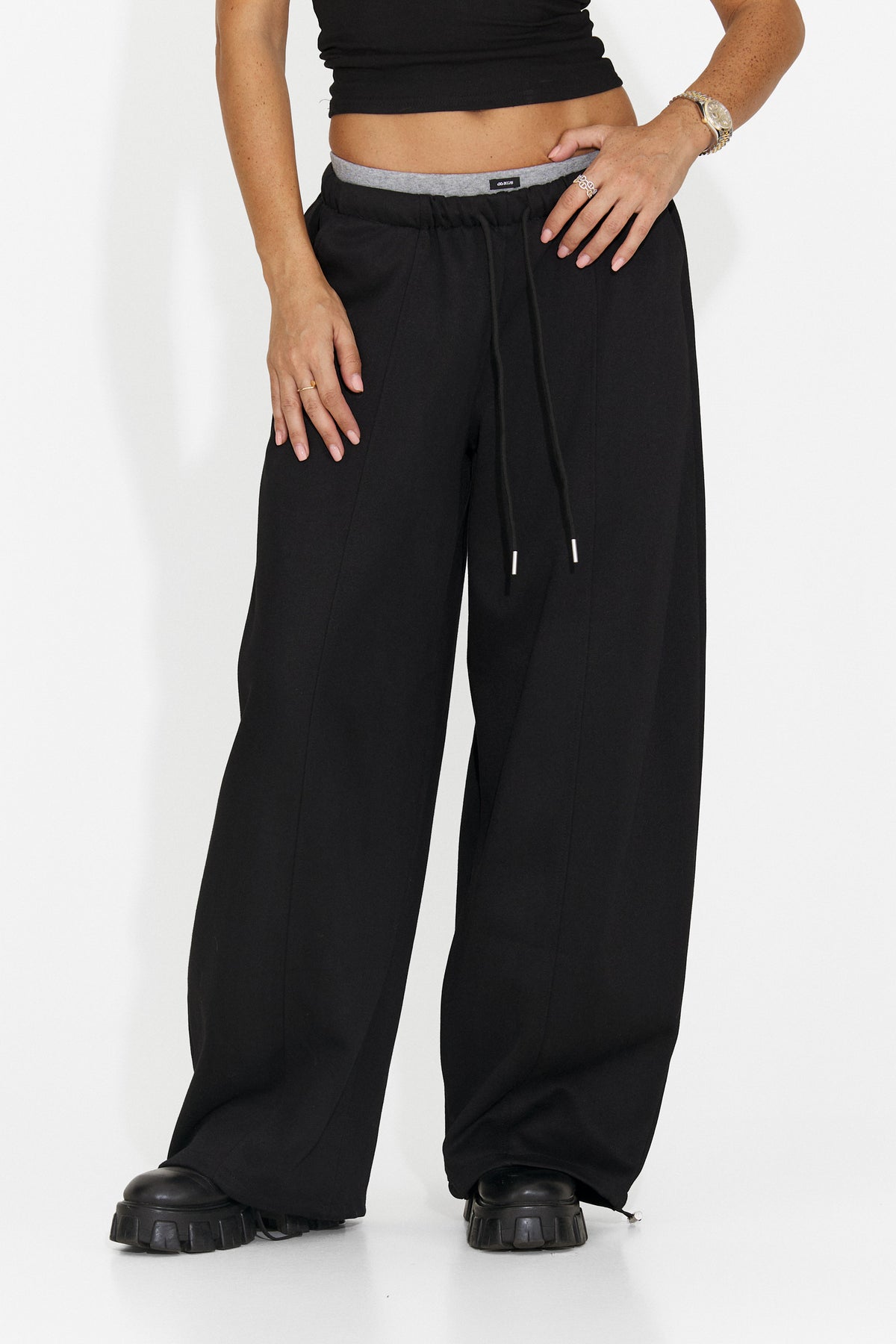 Pantaloni casual negri Velucnira Bogas