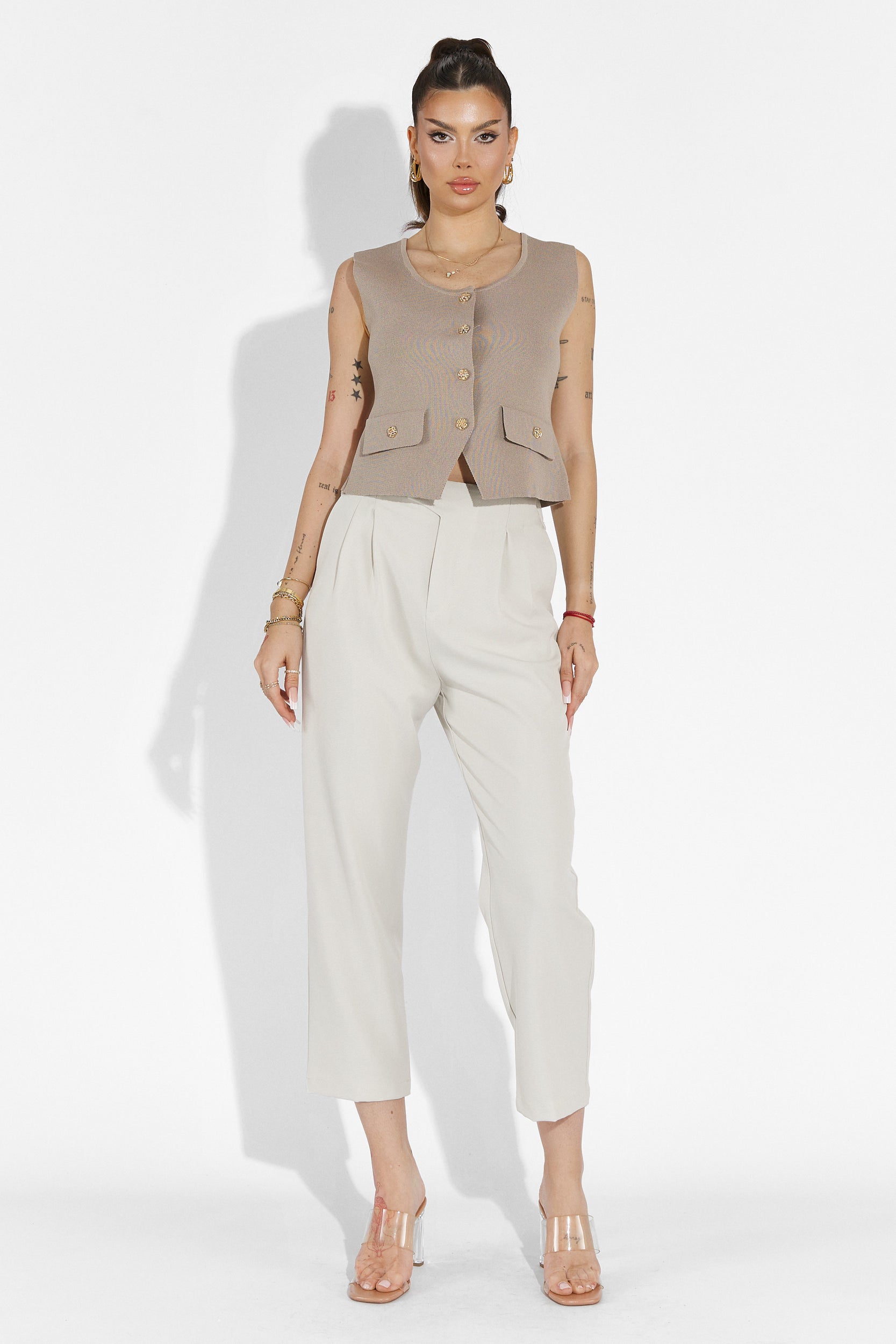 Pantalones casuales beige para mujer Alvaro Bogas