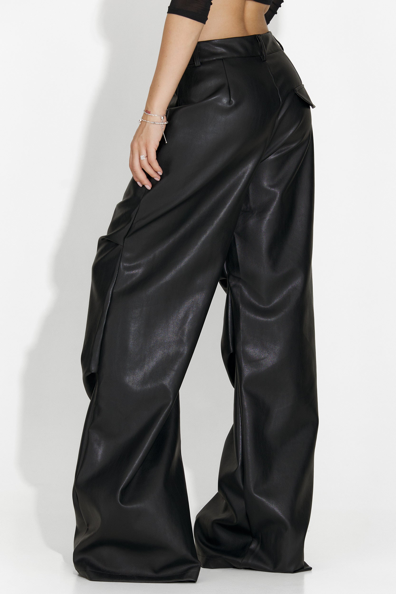 Spodnie damskie casual czarne Savelis Bogas