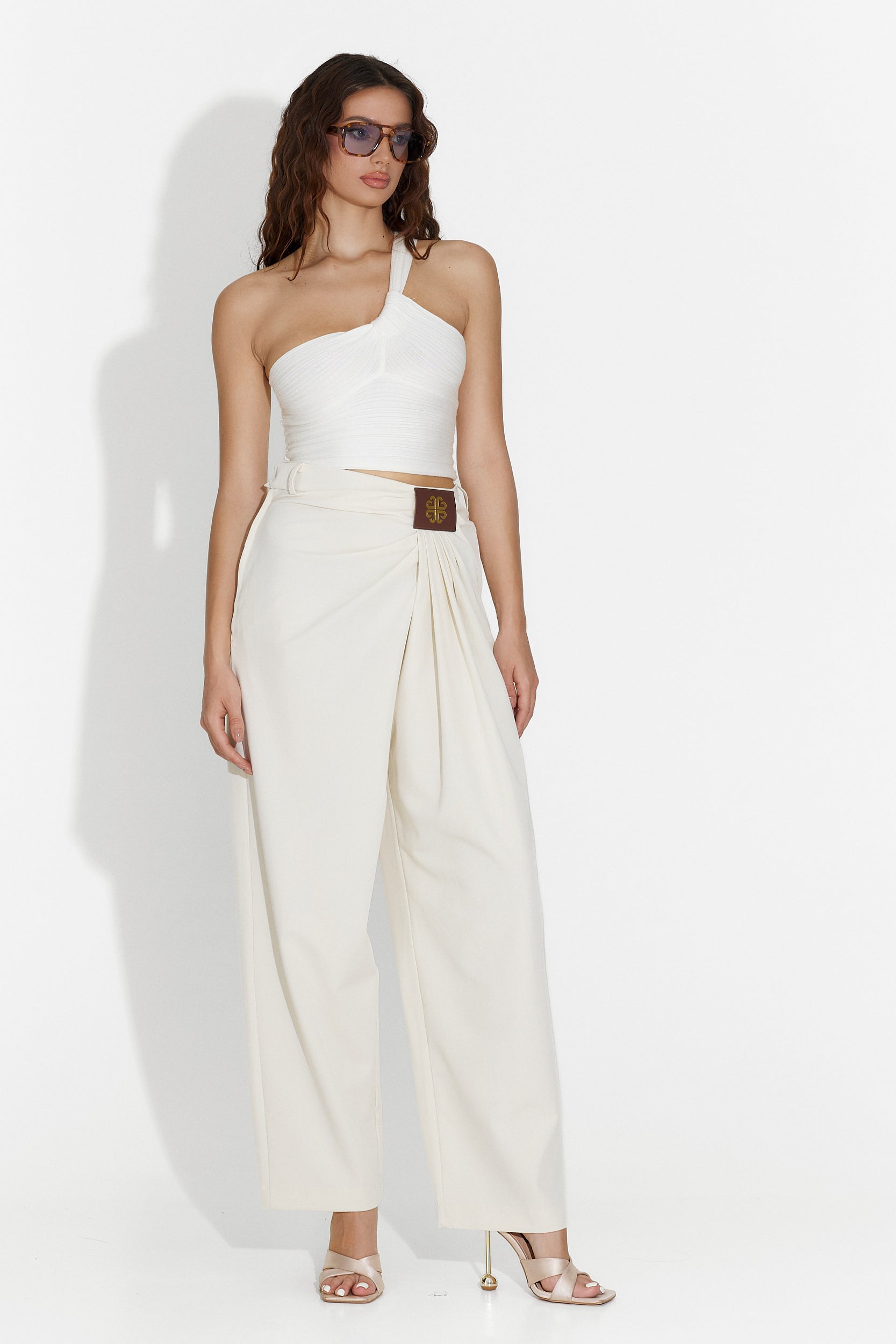 Elegantes pantalones beige para damas Kily Bogas