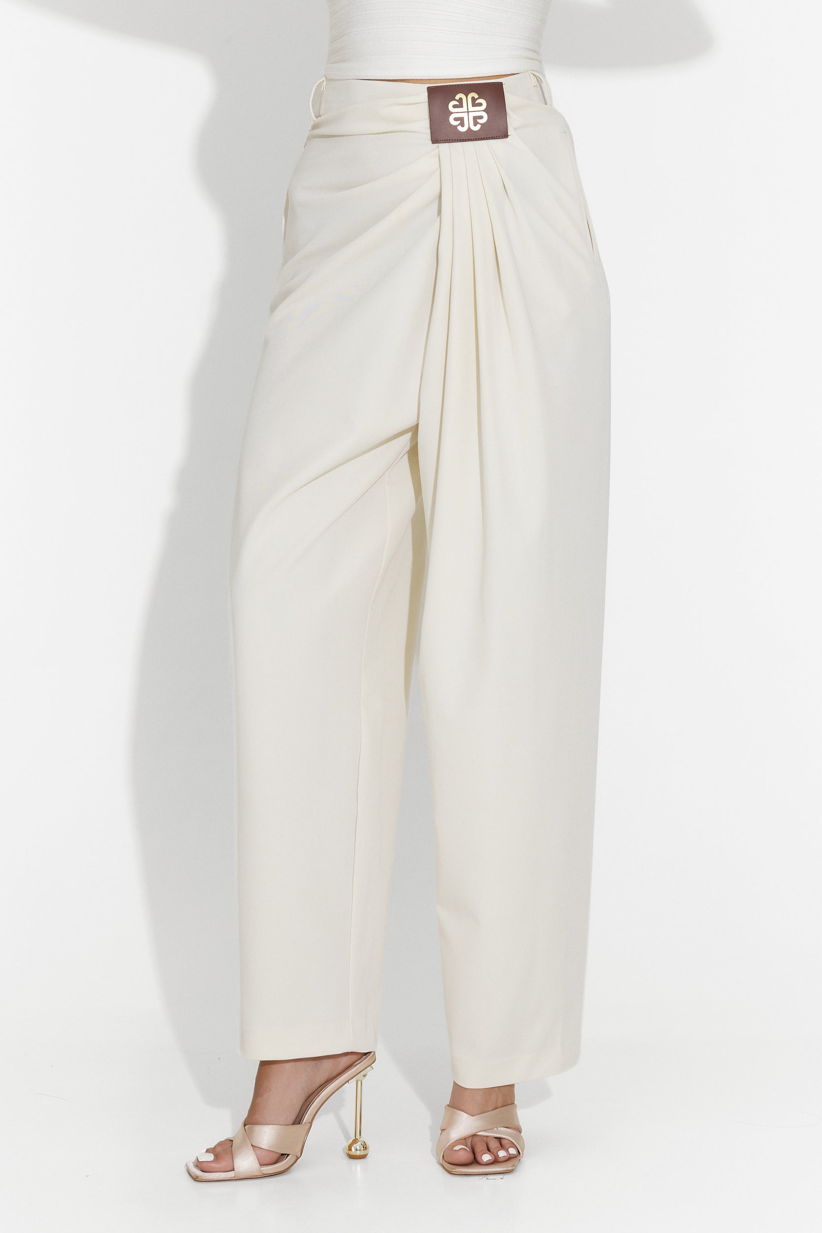Elegantes pantalones beige para damas Kily Bogas