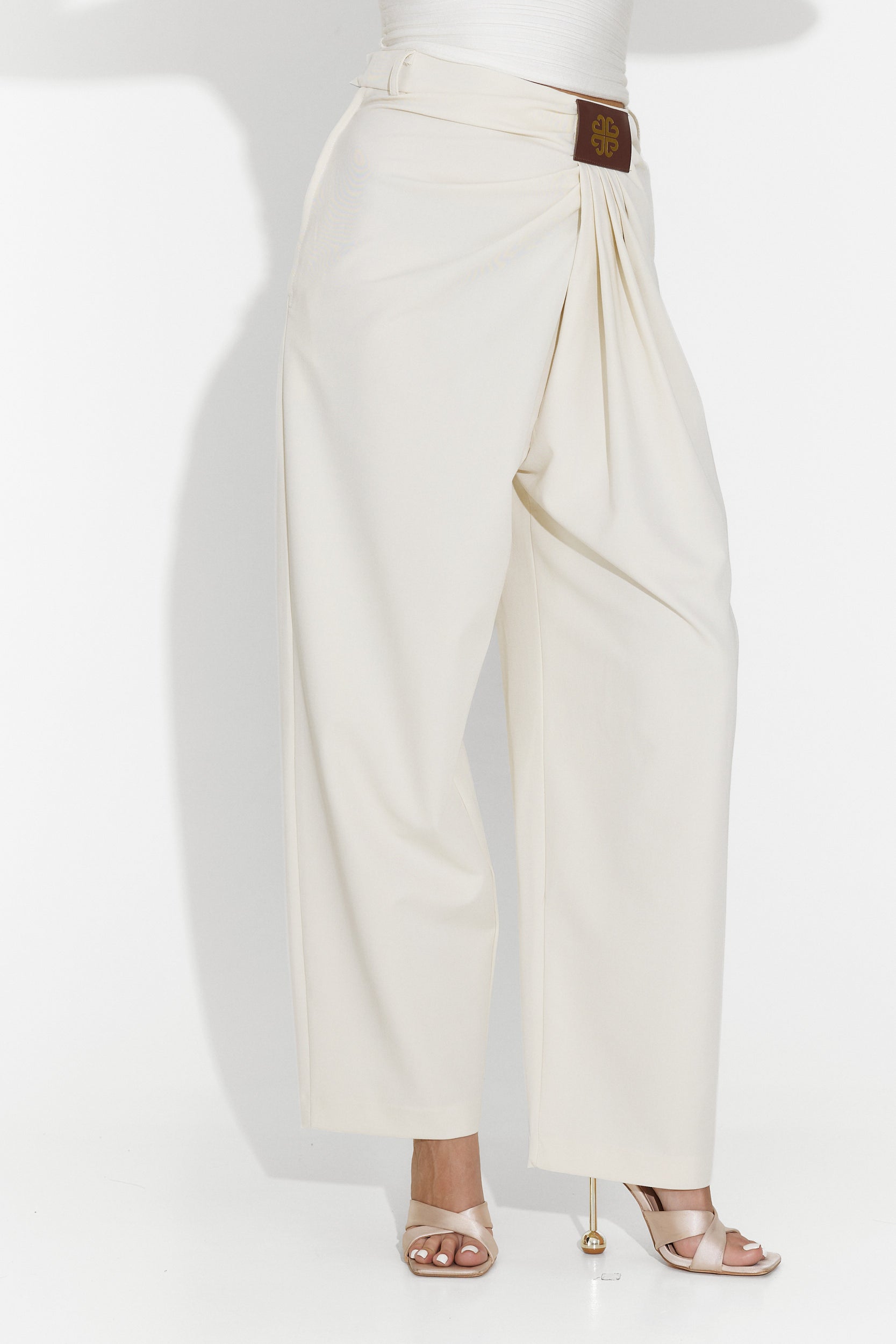 Elegantes pantalones beige para damas Kily Bogas