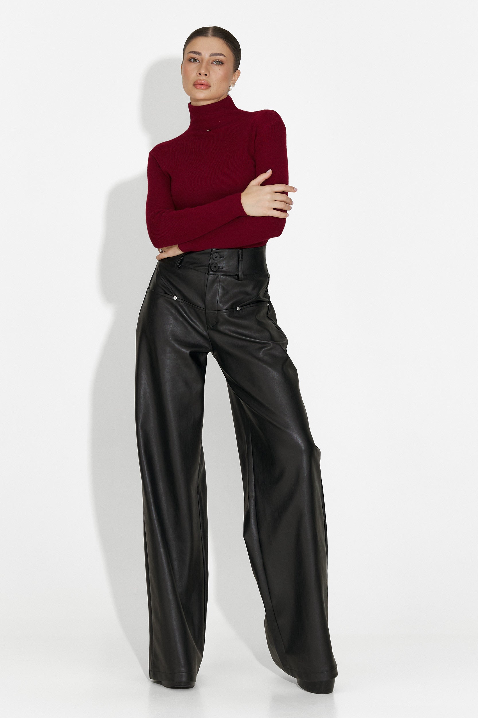 Elegant black trousers for women by Clorina Bogas
