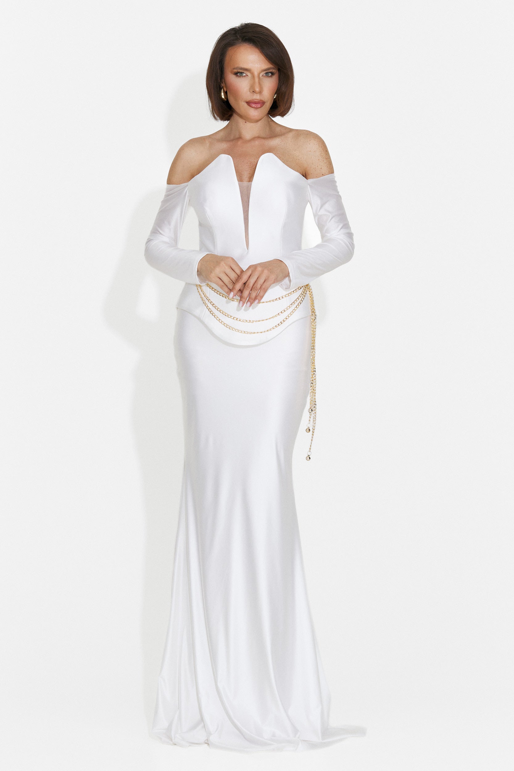 Paulinas Bogas langes weißes Damenkleid
