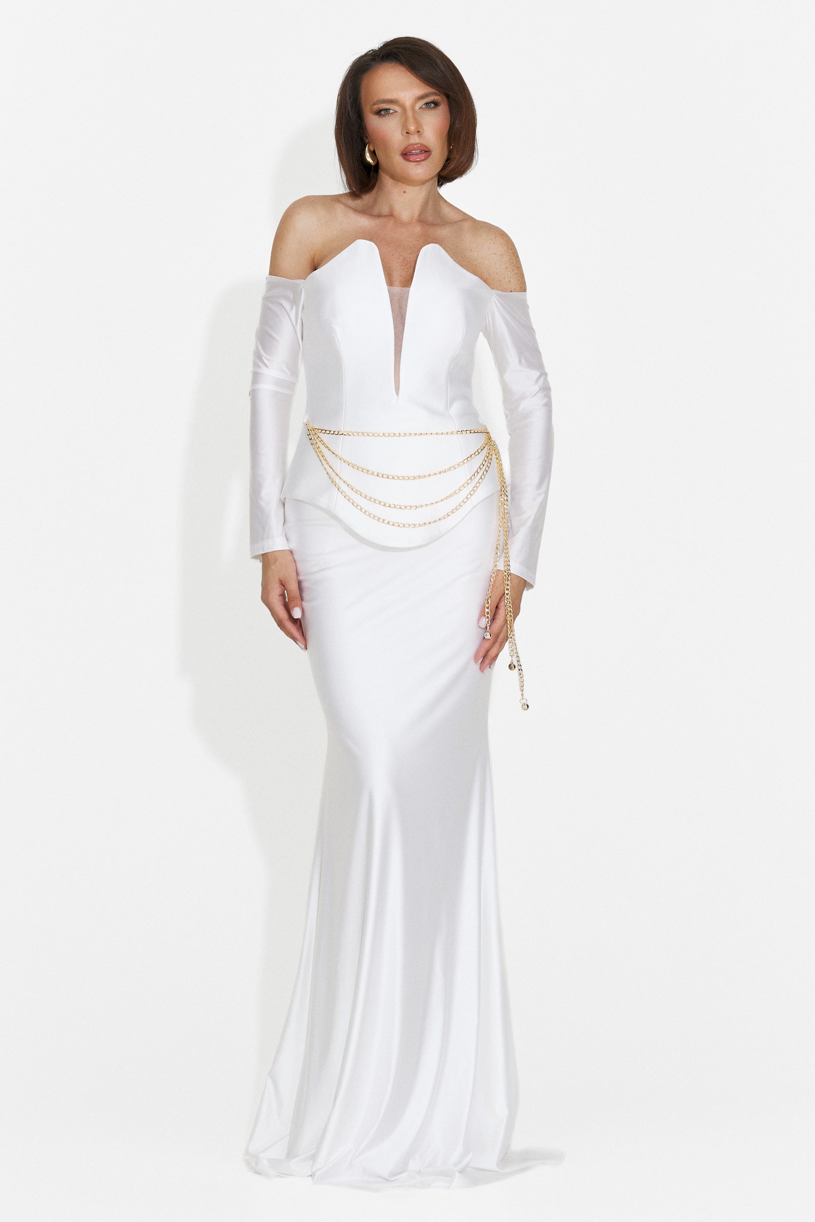 Paulinas Bogas langes weißes Damenkleid