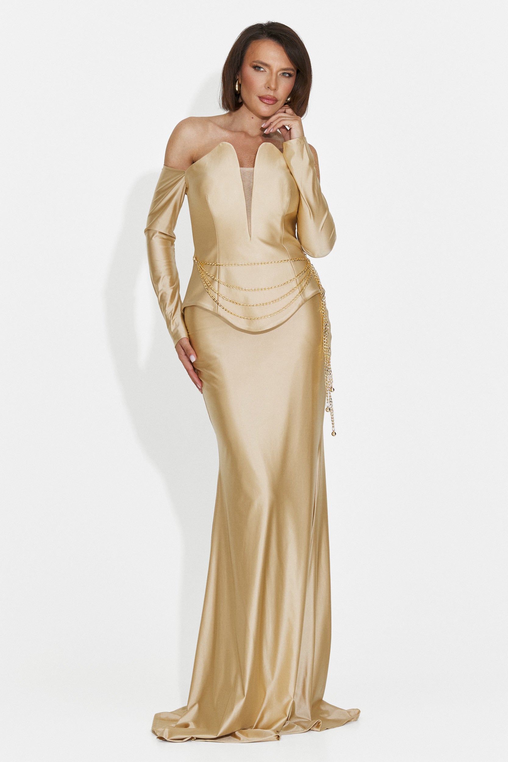 Paulinas langes beiges Damenkleid